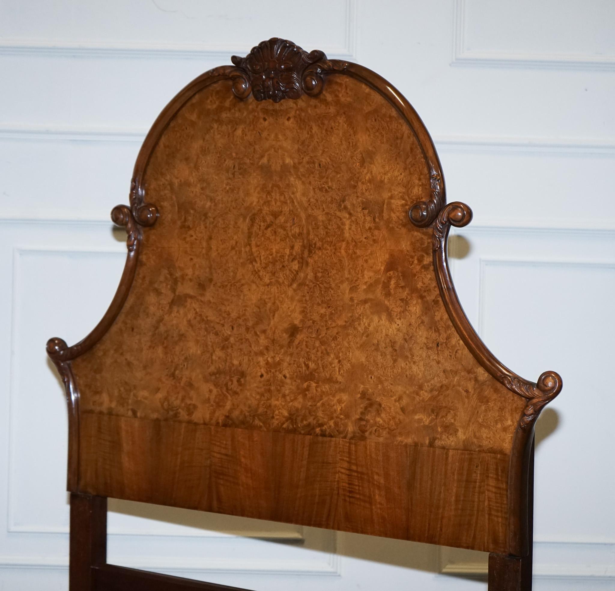 Fait main CIRCA 1930 ART DECO BURR WALNUT ENGLiSH MADE VONO BEDSTEAD FRAME QUEEN ANNE (2/2) en vente