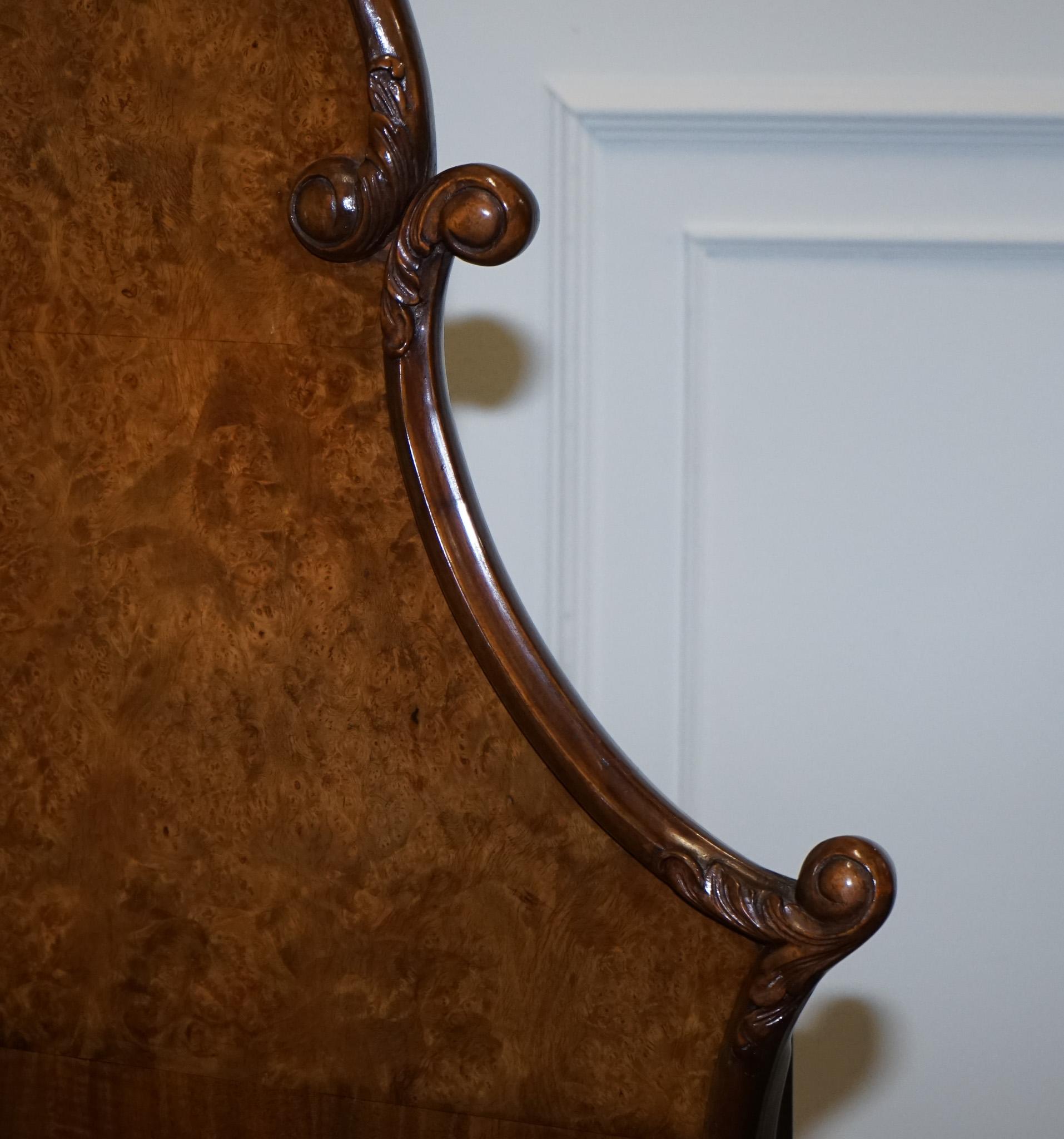 Noyer CIRCA 1930 ART DECO BURR WALNUT ENGLiSH MADE VONO BEDSTEAD FRAME QUEEN ANNE (2/2) en vente
