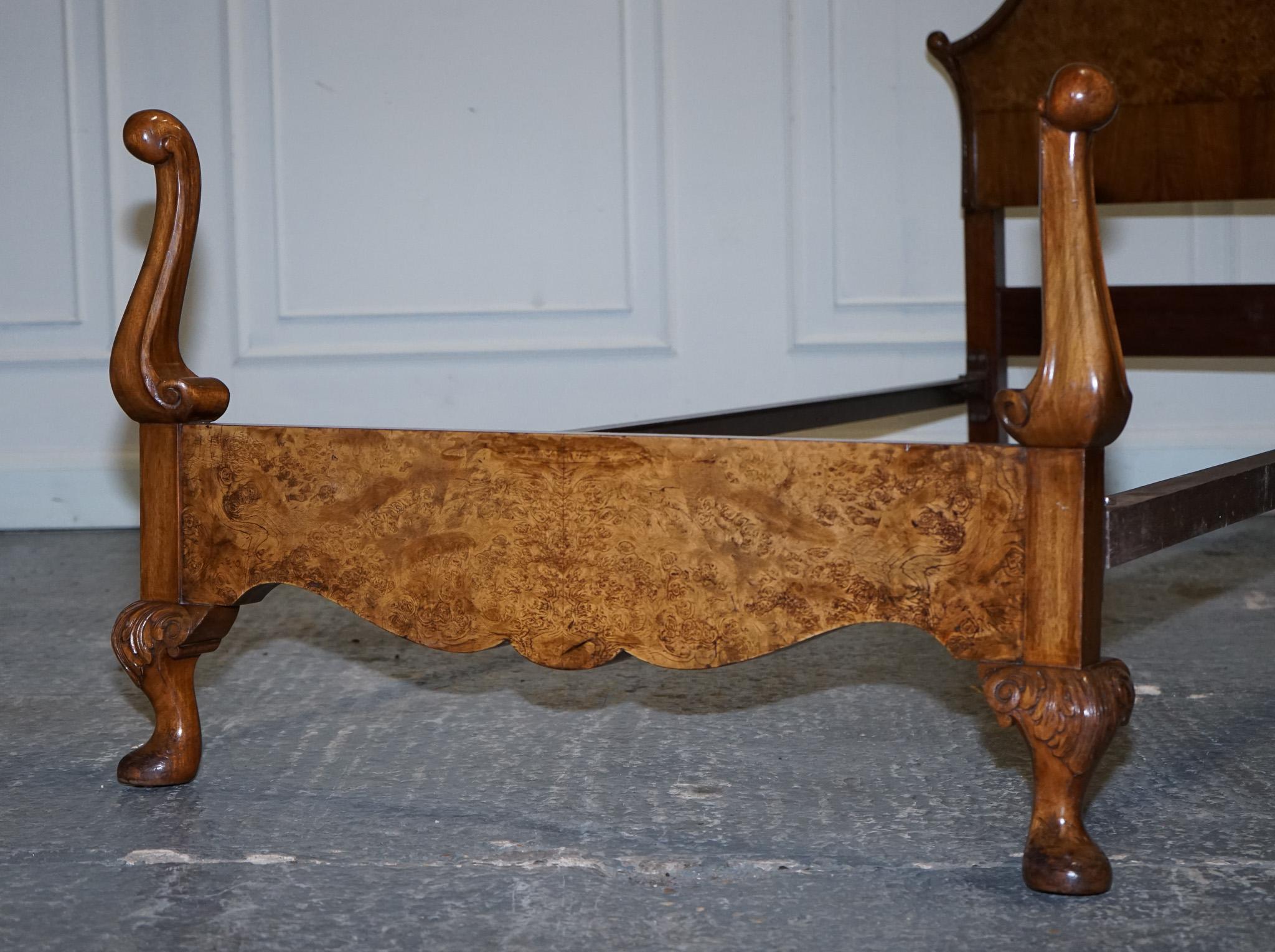 CIRCA 1930 ART DECO BURR WALNUT ENGLiSH MADE VONO BEDSTEAD FRAME QUEEN ANNE (2/2) en vente 1