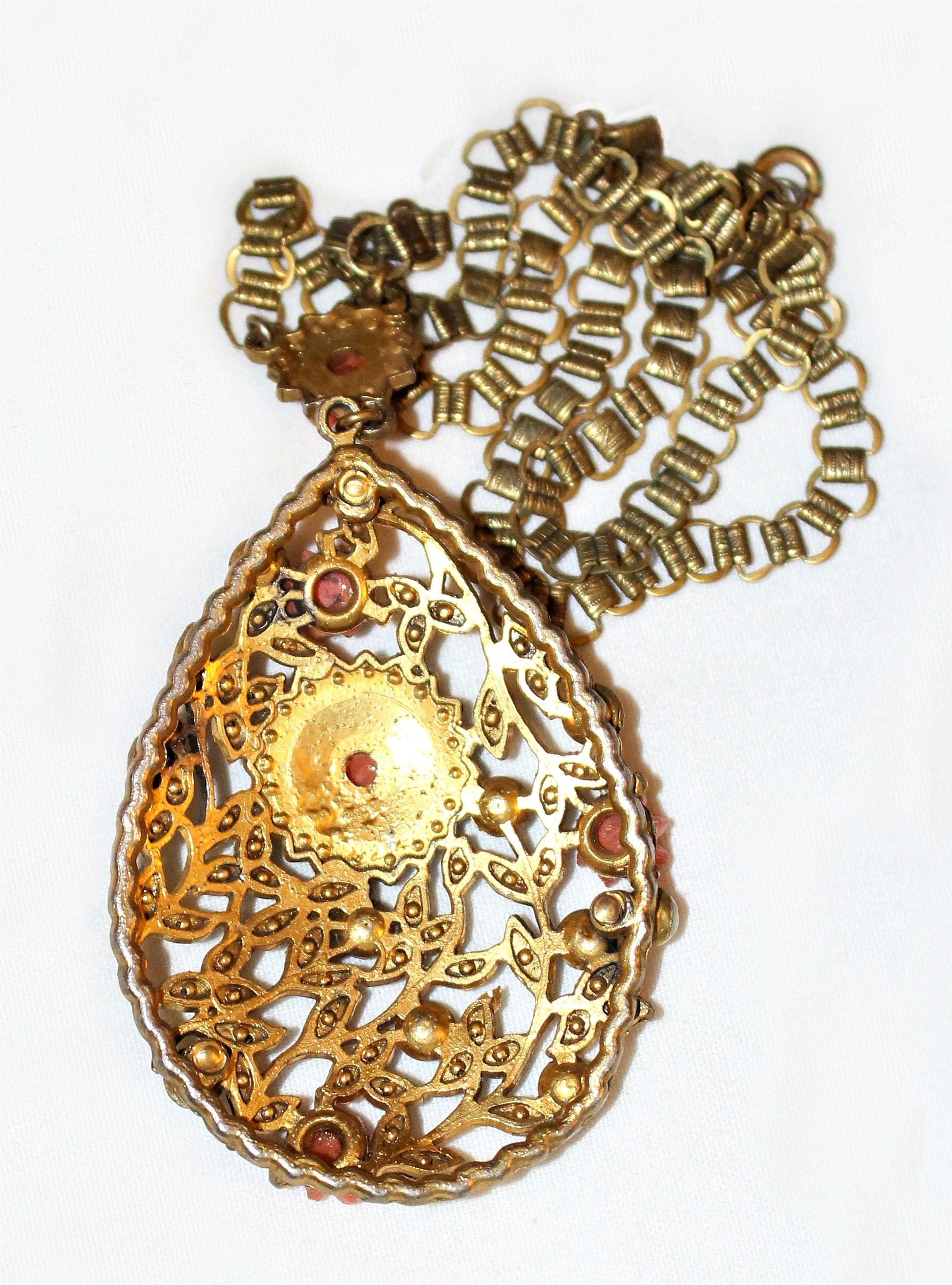 Circa 1930 Book-Chain Necklace With Jeweled Pendant  In Good Condition For Sale In Long Beach, CA