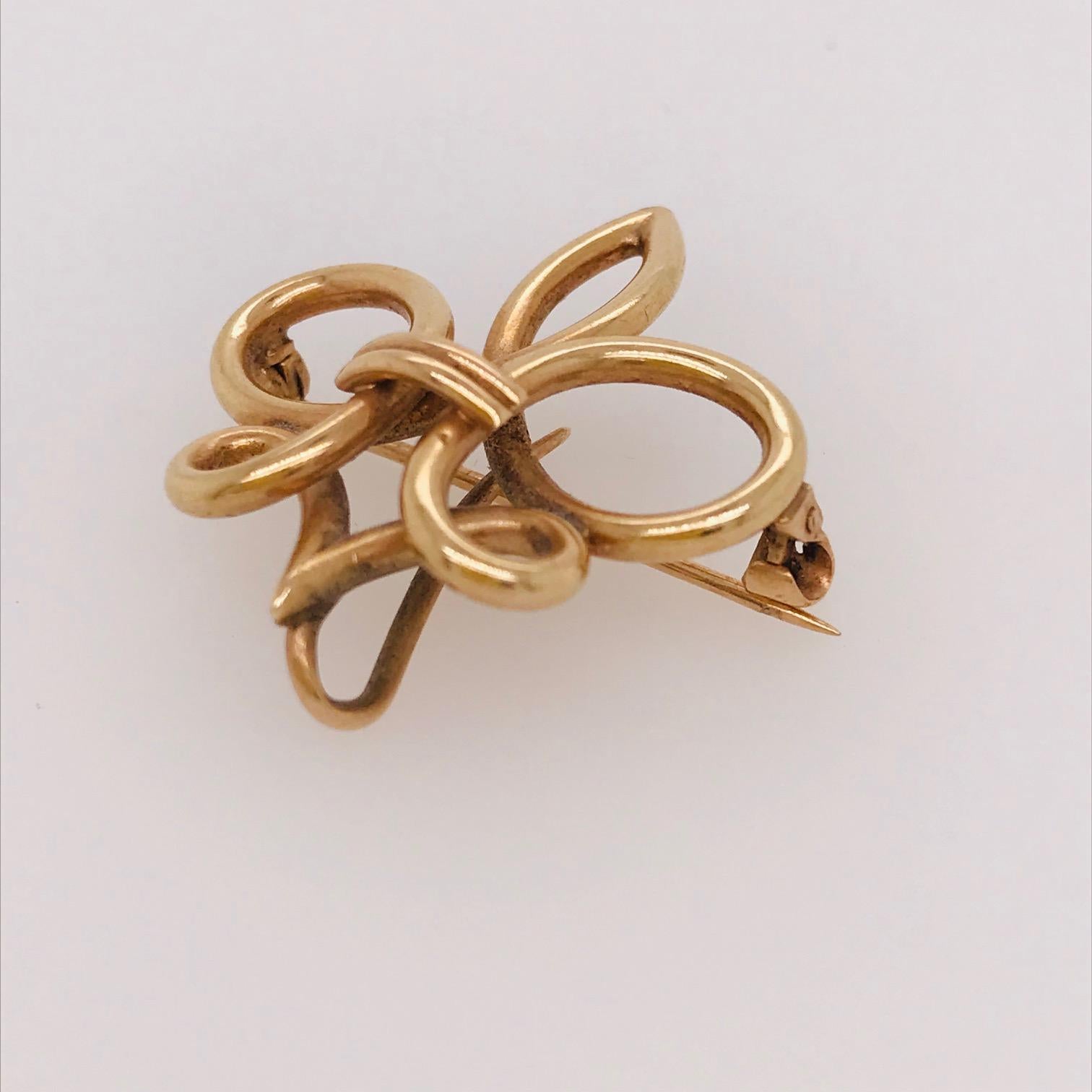 Fleur-de-Lis Yellow Gold Brooch French Flower Lilly, 14 Karat Gold, circa 1930 In Excellent Condition In Austin, TX