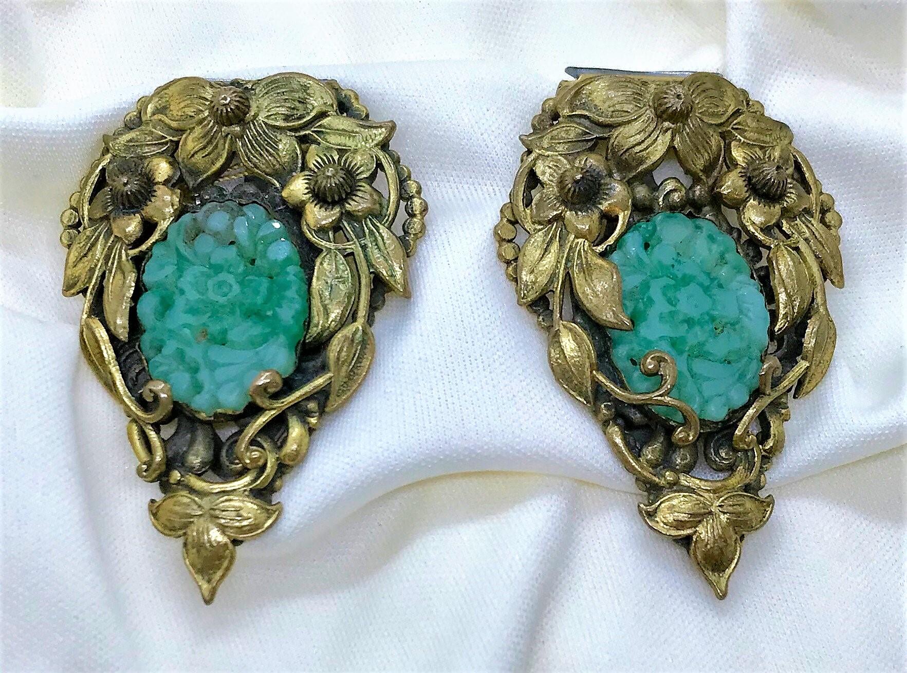 Circa 1930 Goldtone Floral Dress Clips Set With Molded Jade Green Glass, Pair For Sale 1