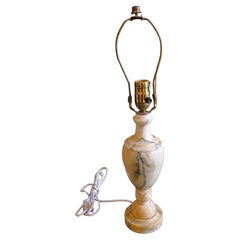 Lampada da tavolo in marmo intagliato italiana del 1930 circa
