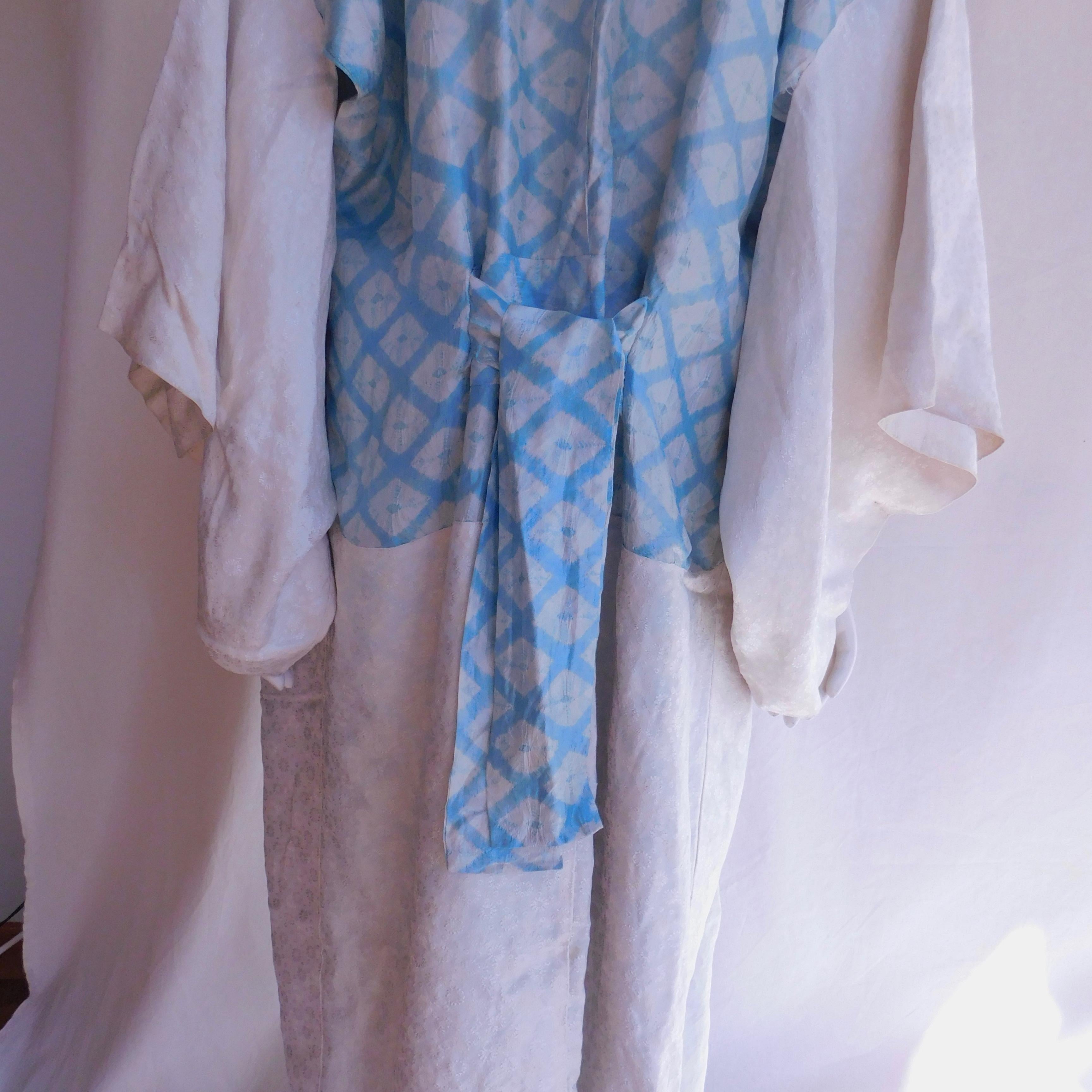 Japanese Silk Shibori Hand Dyed Juban Blue and White Kimono, circa 1930  For Sale 6