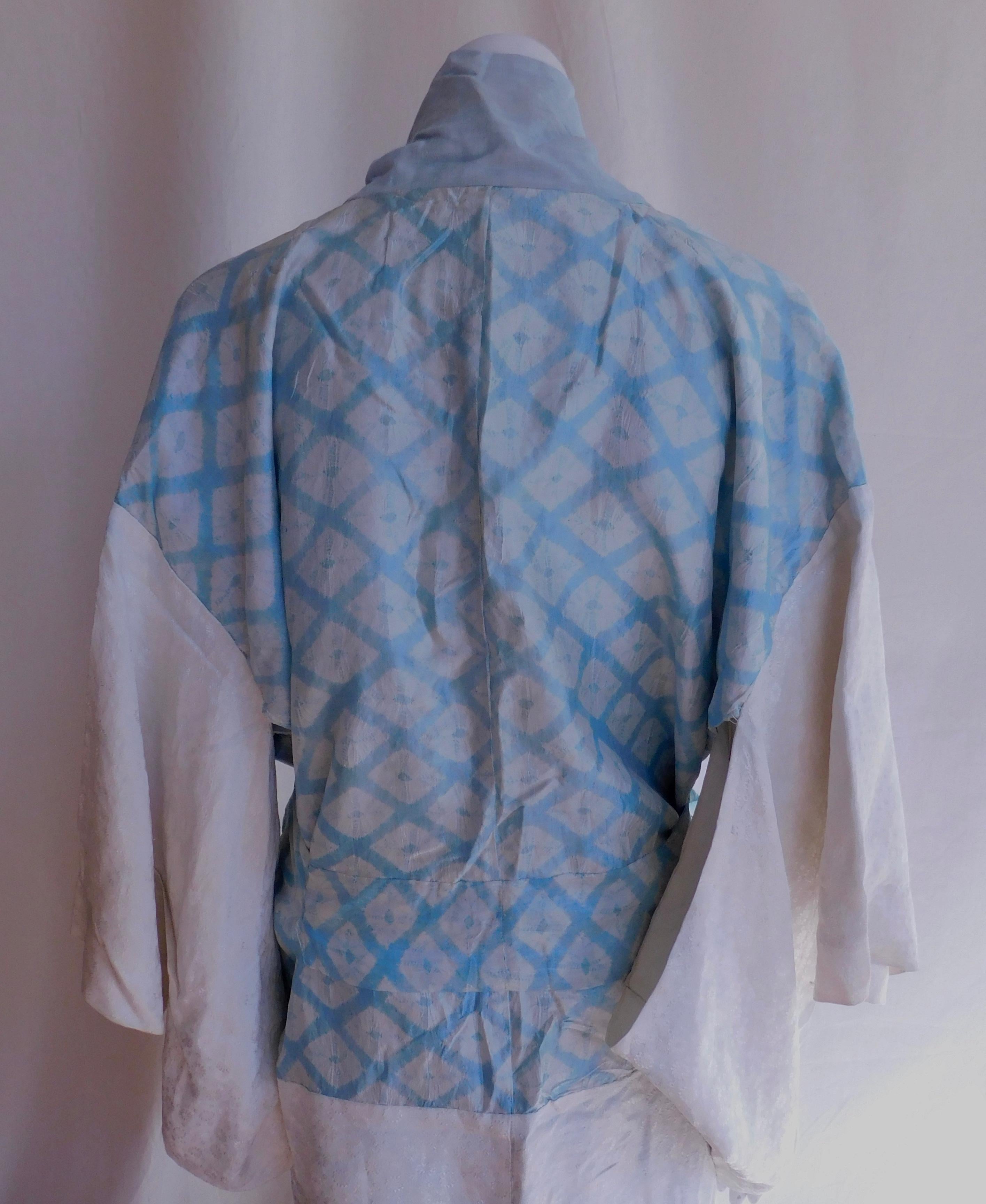 Japanese Silk Shibori Hand Dyed Juban Blue and White Kimono, circa 1930  For Sale 7