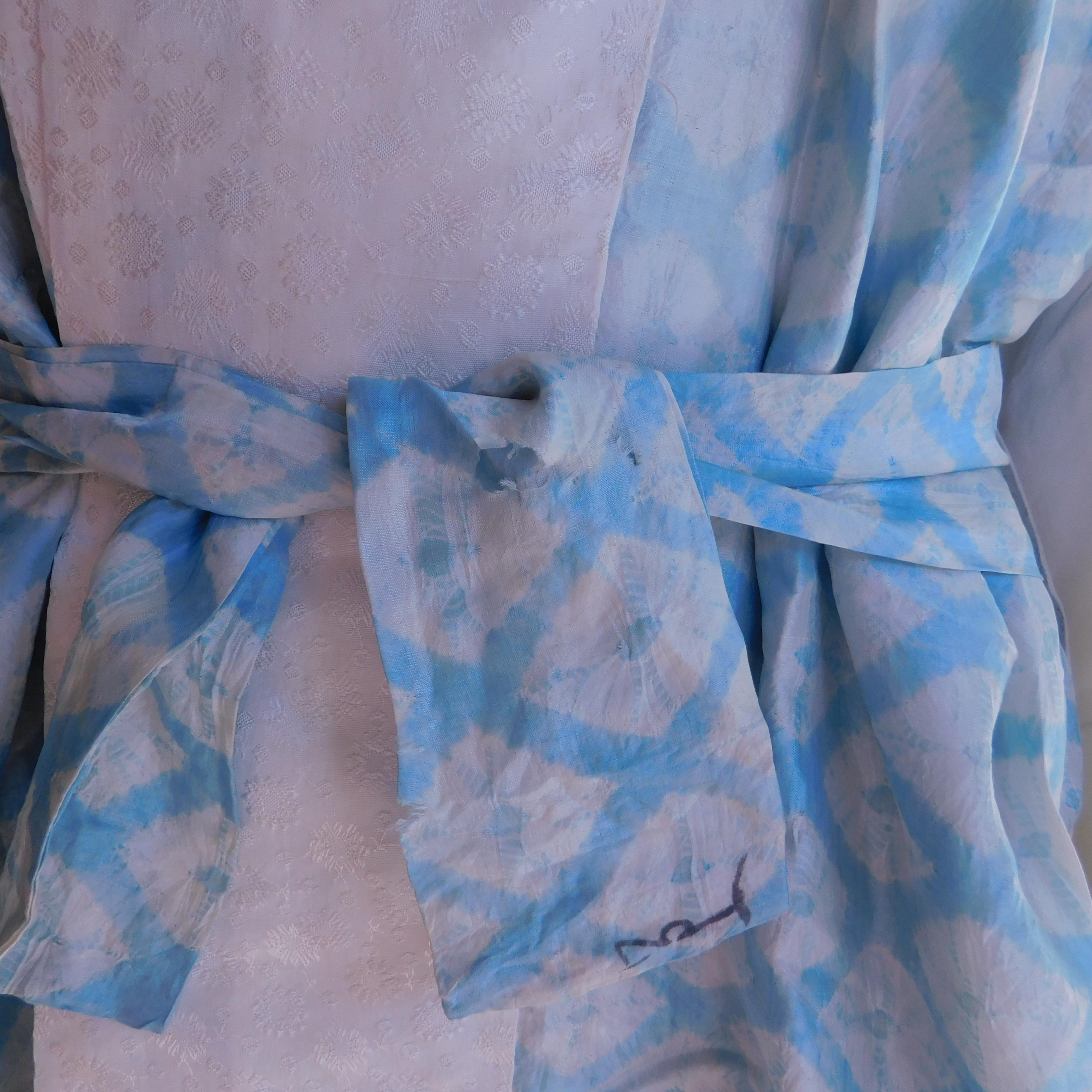 Taisho Japanese Silk Shibori Hand Dyed Juban Blue and White Kimono, circa 1930  For Sale