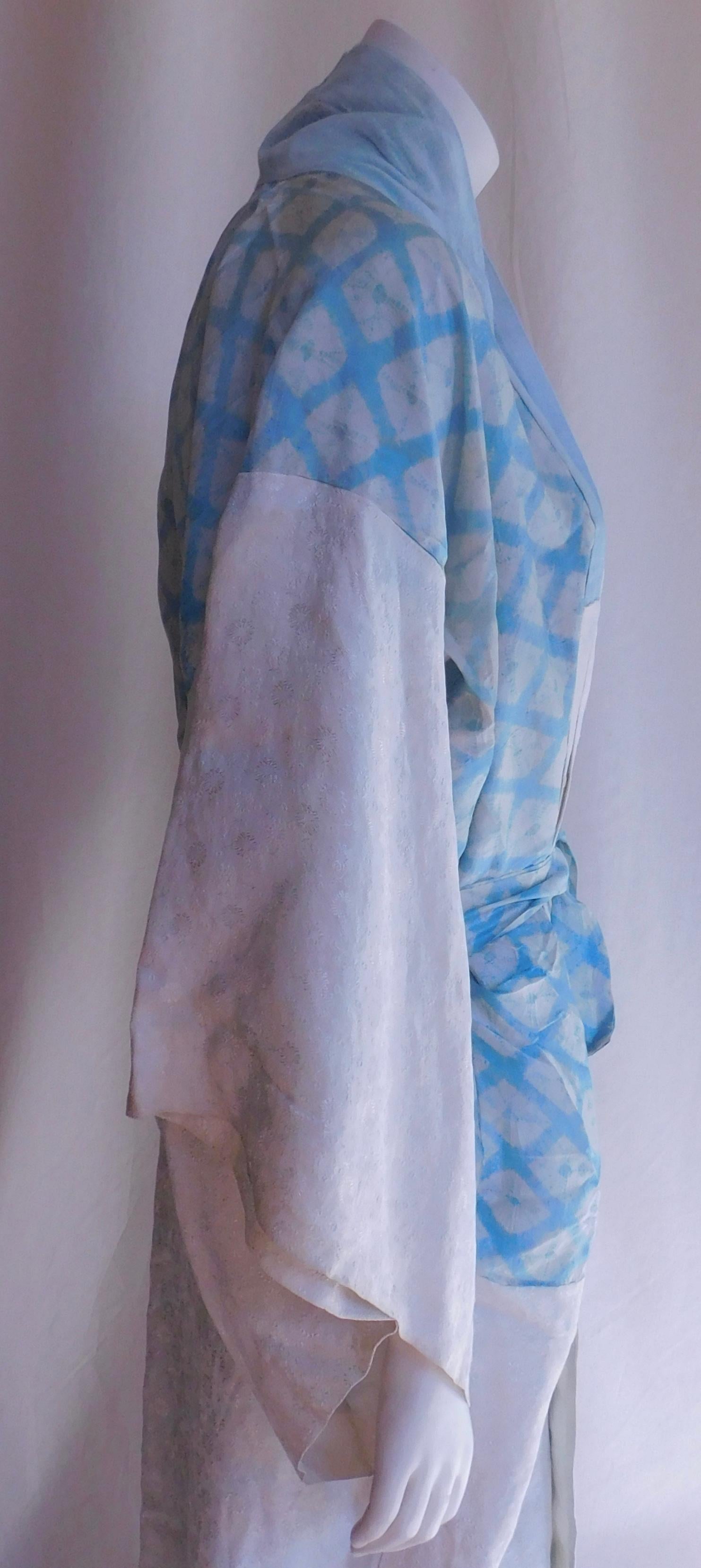 Japanese Silk Shibori Hand Dyed Juban Blue and White Kimono, circa 1930  For Sale 3