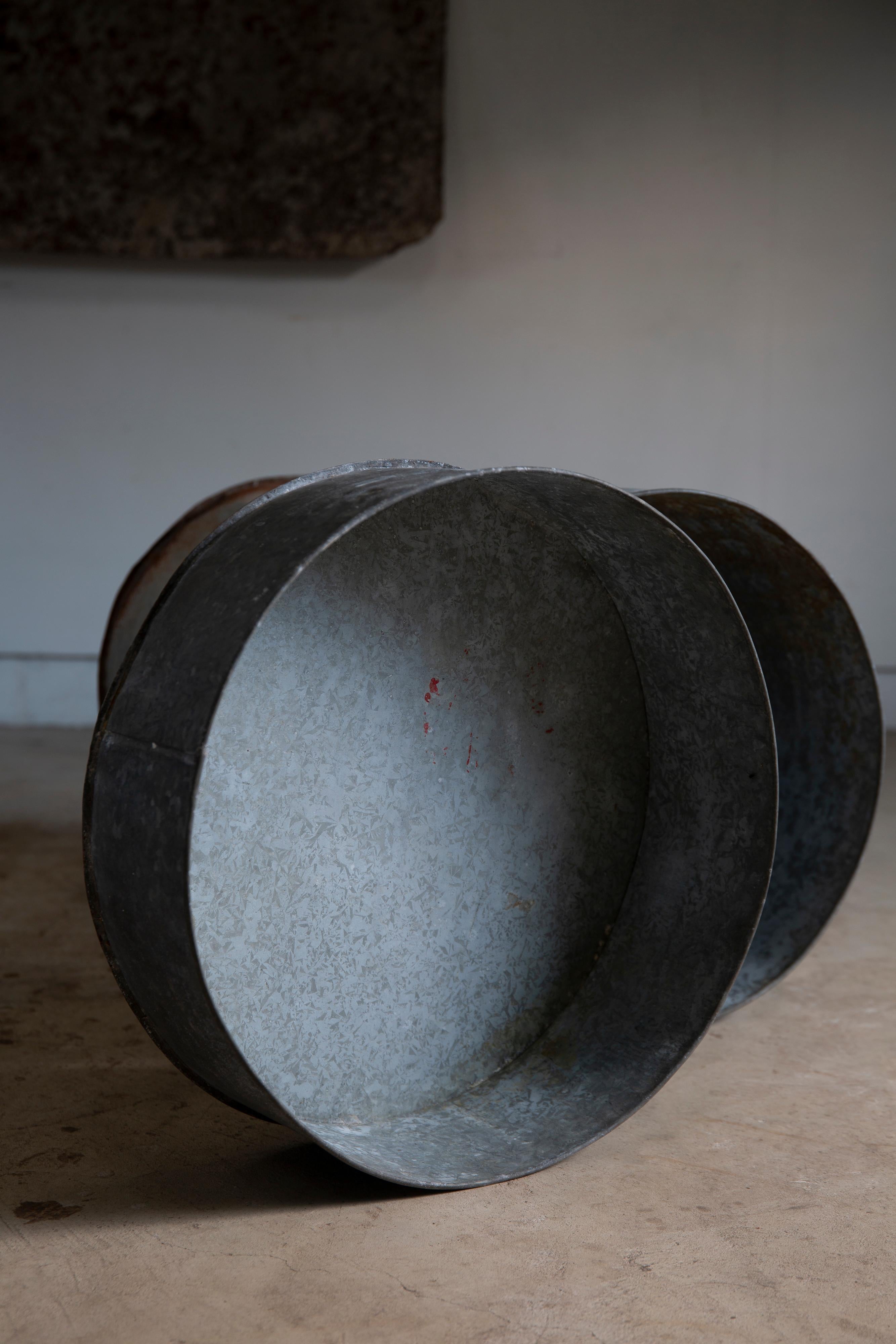 Grande boîte de rangement japonaise vintage wabi sabi rouille xtra datant d'environ 1930 en vente 10