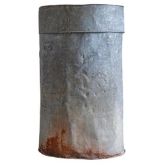 Grande boîte de rangement japonaise vintage wabi sabi rouille xtra datant d'environ 1930