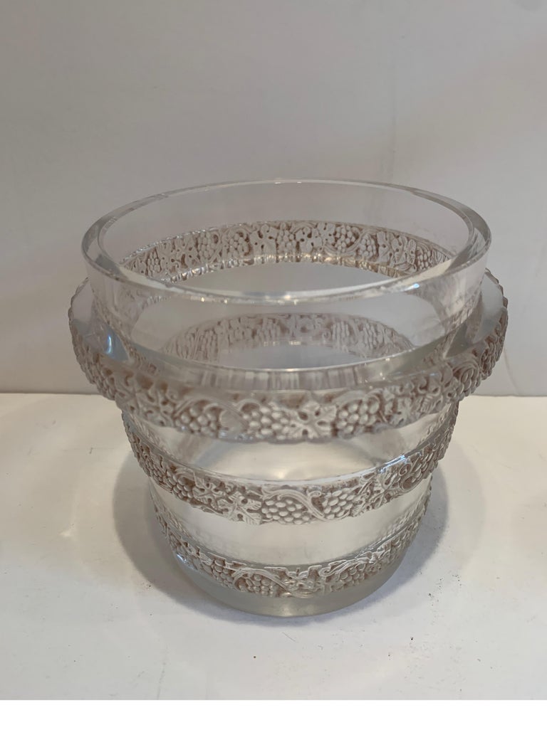 French Lalique Art Deco Crystal Ice Bucket Signed on Base, circa 1930 For Sale