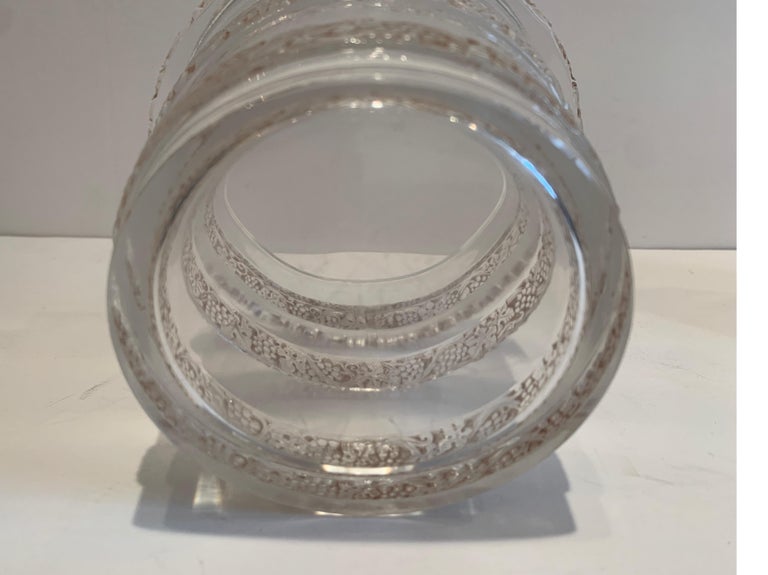 Lalique Art Deco Crystal Ice Bucket Signed on Base, circa 1930 For Sale 2