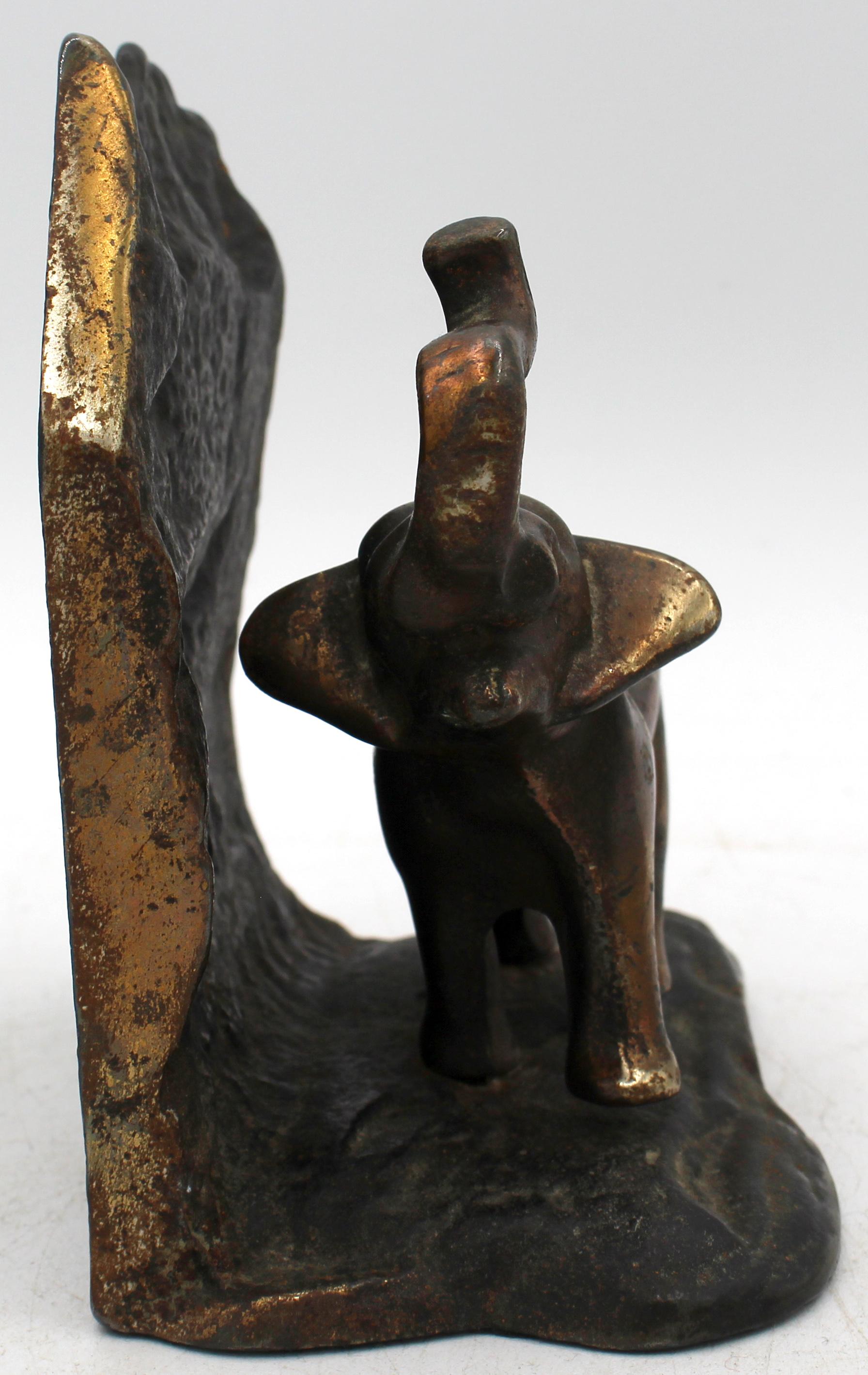 Bronzato CIRCA 1930 Coppia di reggilibri inglesi a forma di elefante in vendita
