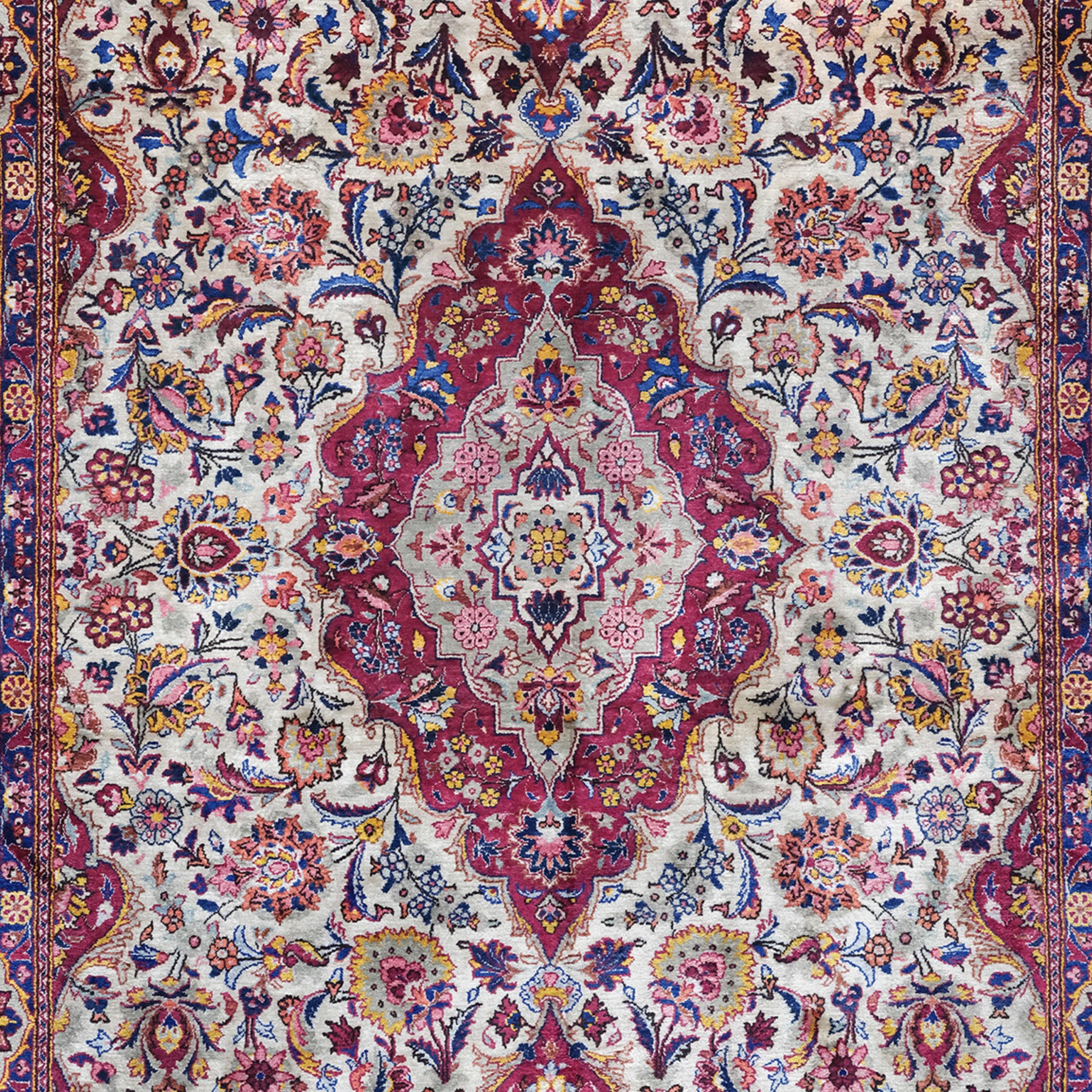Circa 1930 Persian Keshan Silk Rug - Vintage Silk Rug, Silk Area Rug In Good Condition For Sale In Sultanahmet, 34