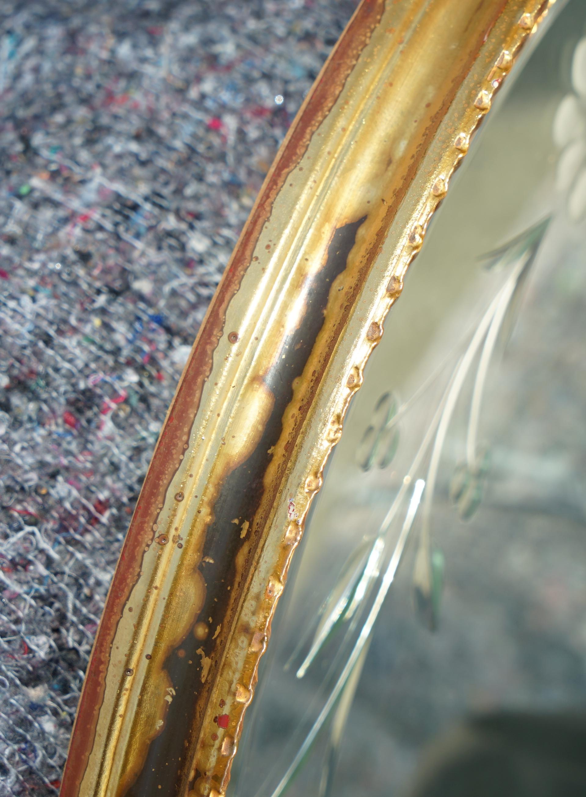 MIRROR ROUND MIRROR EN GLASS ETCHED VENETIAN avec FRAME EN LEFT OR, CiRCA 1930 en vente 7