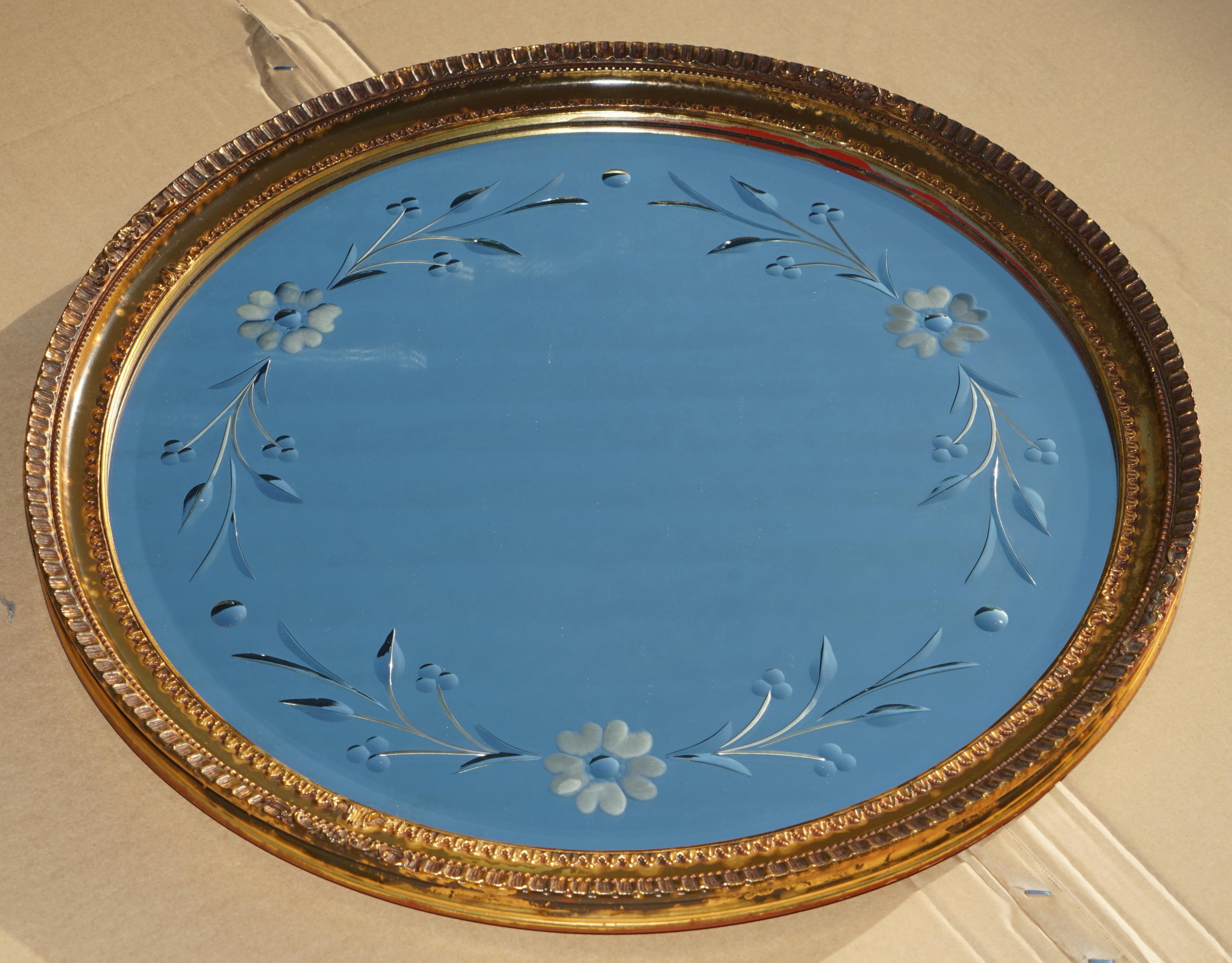Royal House Antiques

The House Antiques a le plaisir de proposer à la vente ce superbe miroir vénitien gravé original des années 1930 avec un cadre biseauté et une bordure en bois doré.

Veuillez noter que les frais de livraison indiqués ne sont