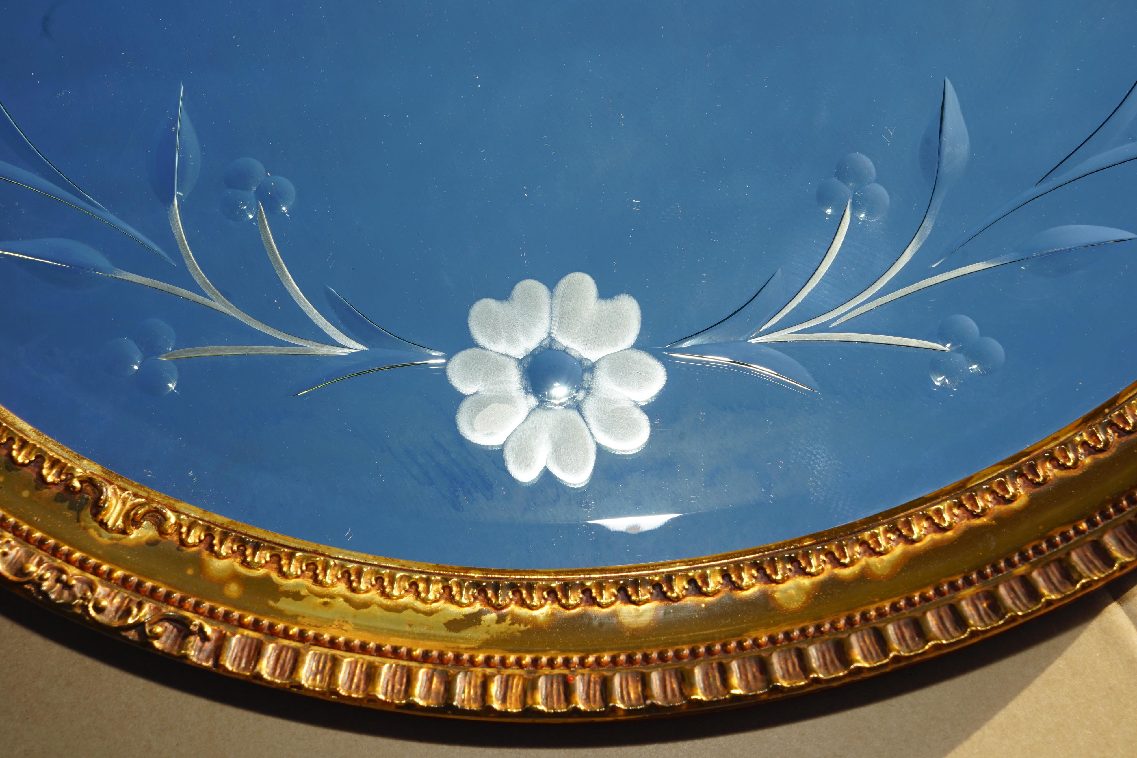 Fait main MIRROR ROUND MIRROR EN GLASS ETCHED VENETIAN avec FRAME EN LEFT OR, CiRCA 1930 en vente