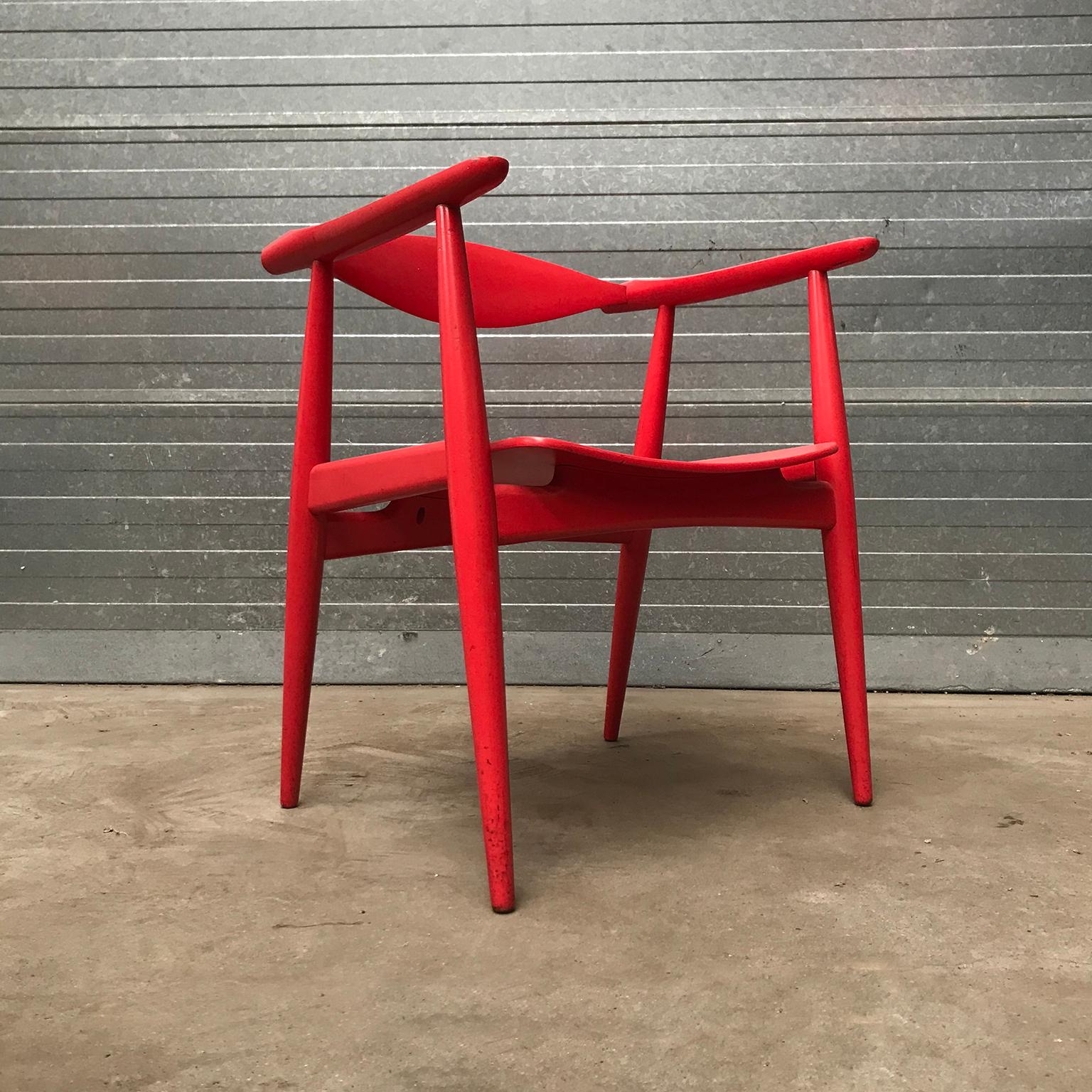 Seltener Wegner-Beistellstuhl aus original rot lackiertem Holz, um 1930 (Mitte des 20. Jahrhunderts) im Angebot