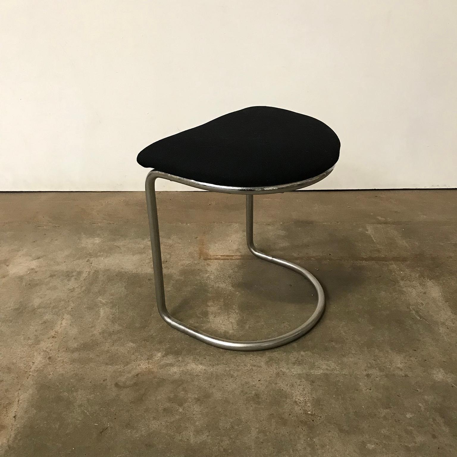 W.H. Gispen for Gispen, for Make Up Tabouret in Chrome and Black, circa 1930 In Good Condition For Sale In Amsterdam IJMuiden, NL
