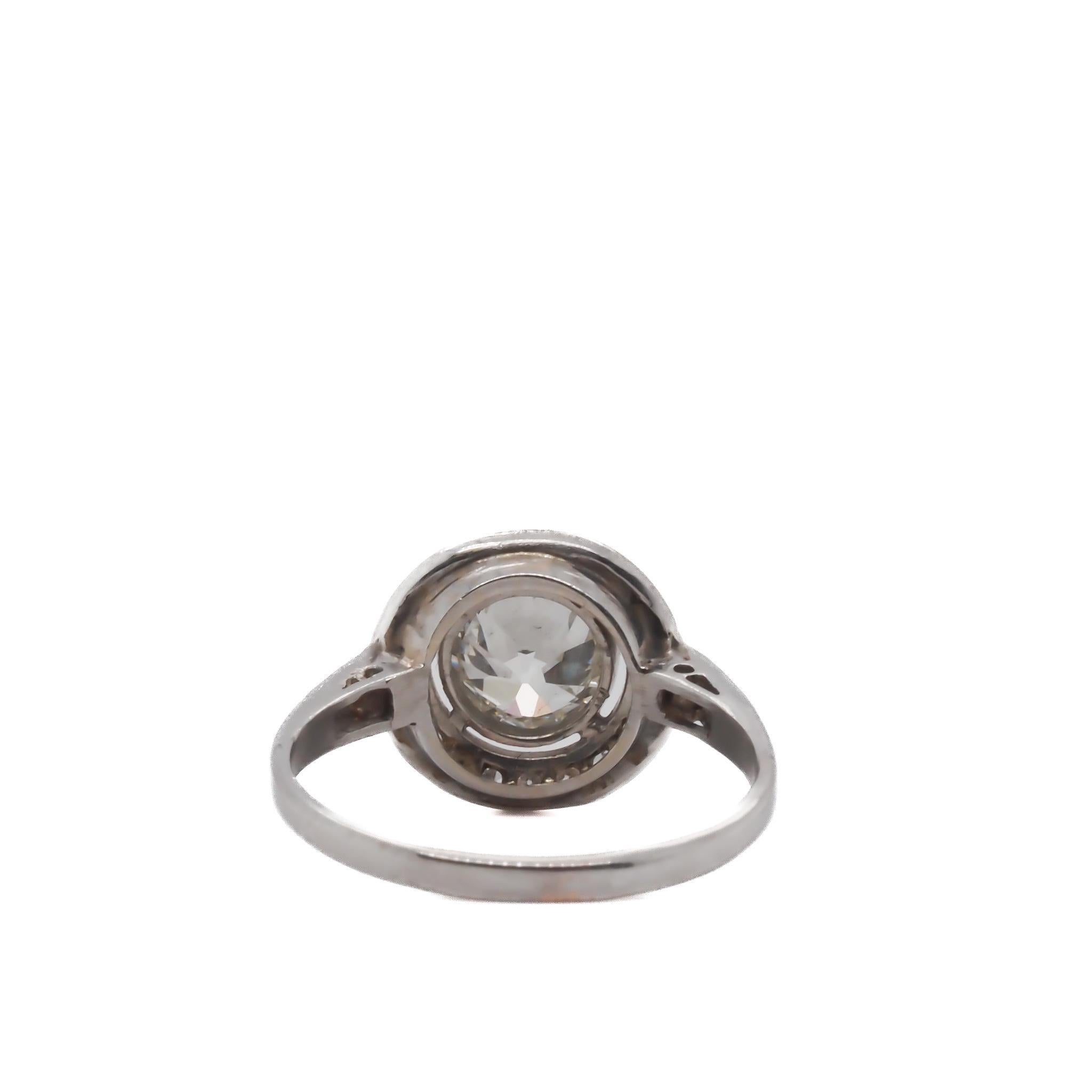 Circa 1930s 1.00ct Old European  Diamond Engagement Ring For Sale 1