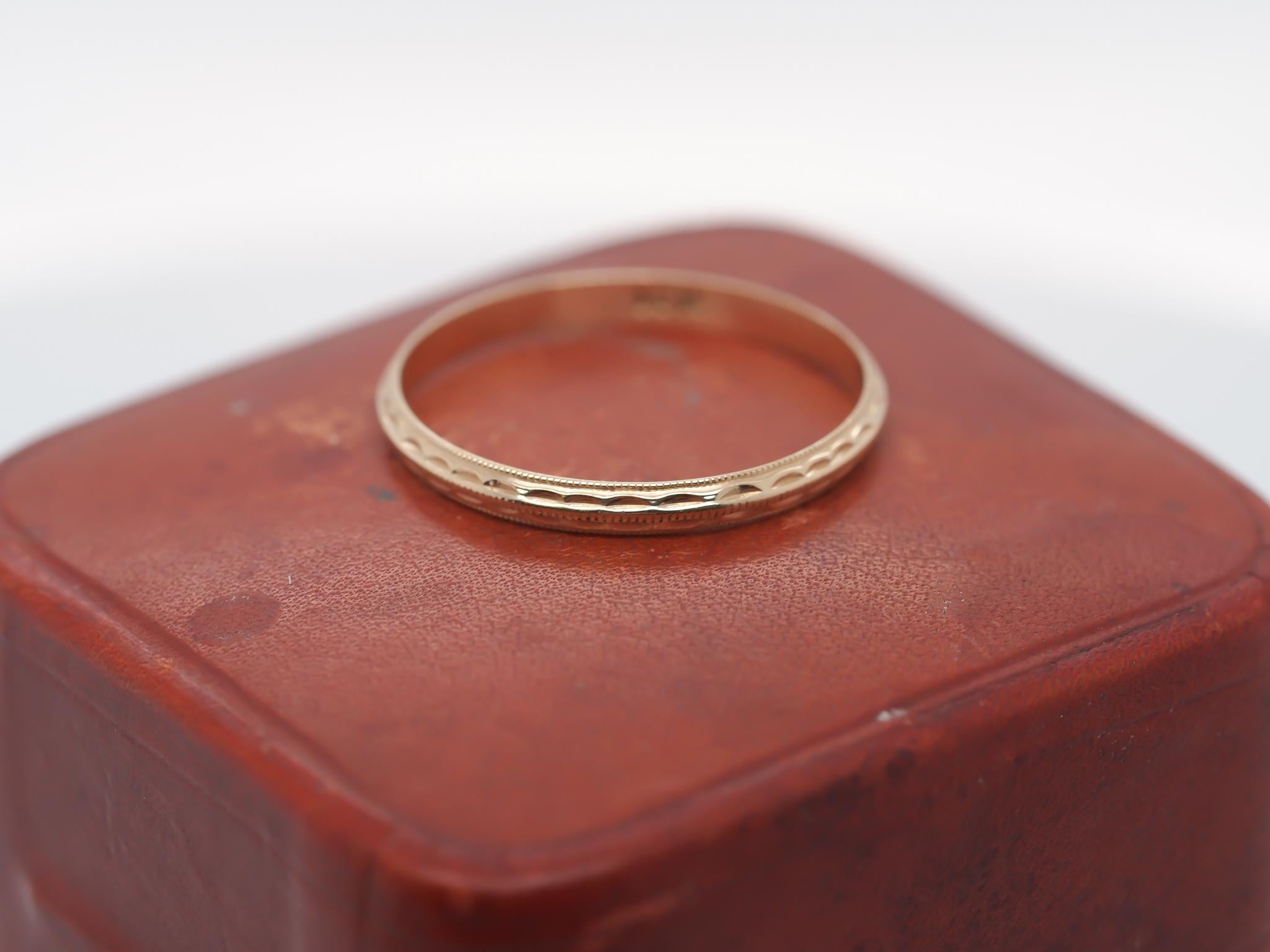 Women's Circa 1930s 10K Yellow Gold Hand Engraved Wedding Band size 5.75 For Sale