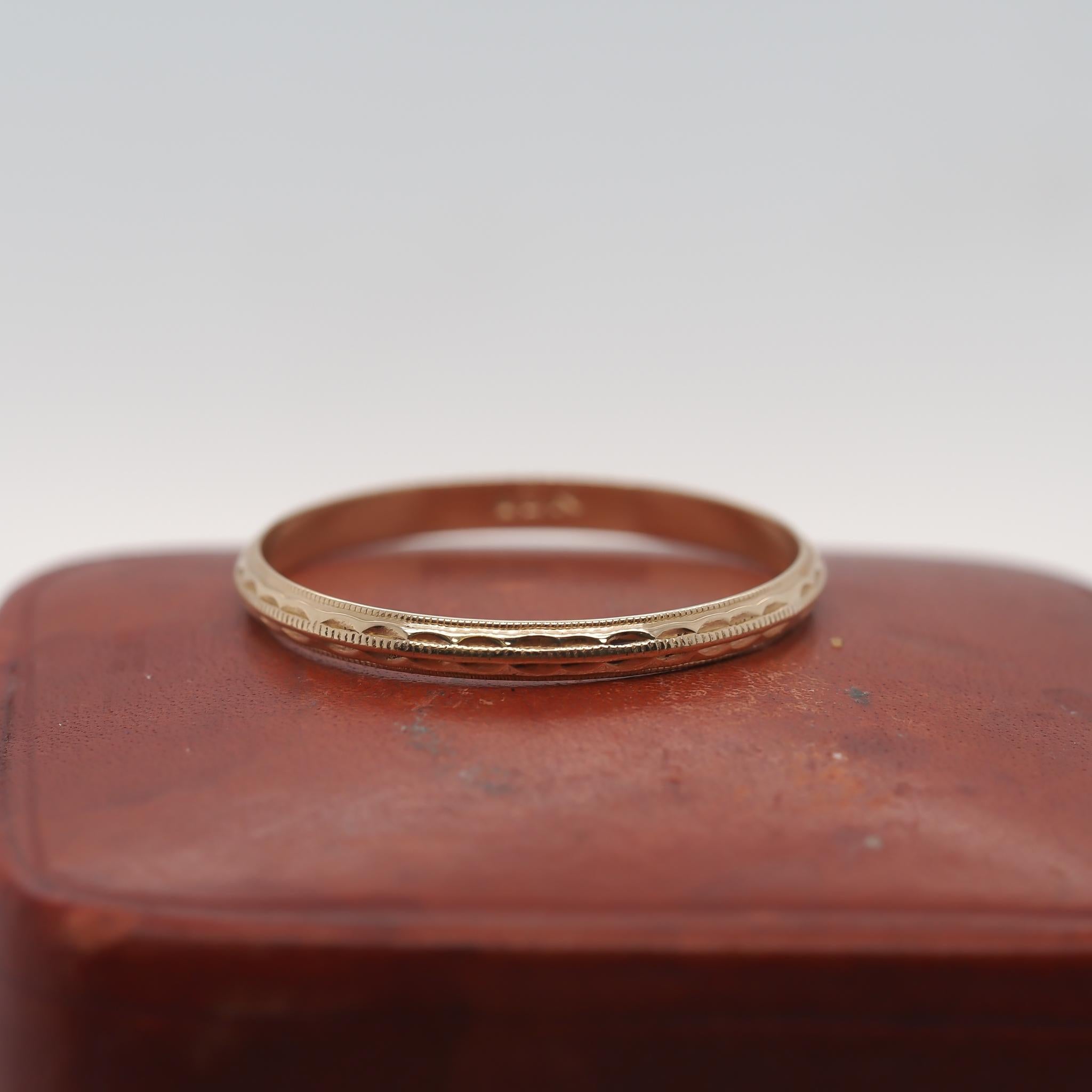 Women's Circa 1930s 10K Yellow Gold Hand Engraved Wedding Band size 7.5 For Sale