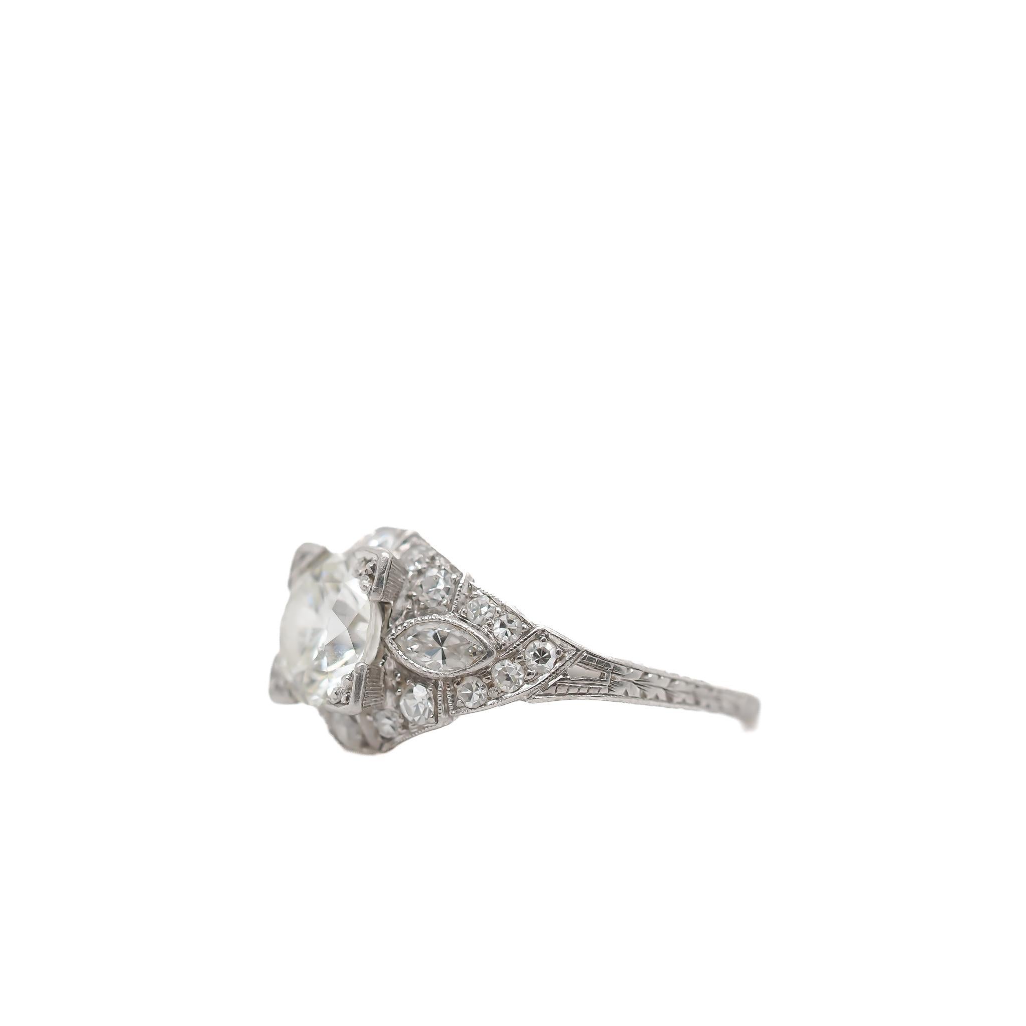 Jahr: 1930er Jahre
Artikel-Details:
Ring Größe: 6.5
Metall-Typ: Platin [gepunzt und geprüft]
Gewicht: 3.9 Gramm
Zentrum Diamant Details:
Gewicht: 1,30ct Gesamtgewicht
Schliff: Alter europäischer Brillant
Farbe: I
Klarheit: VS
Art: Natürlich
Details