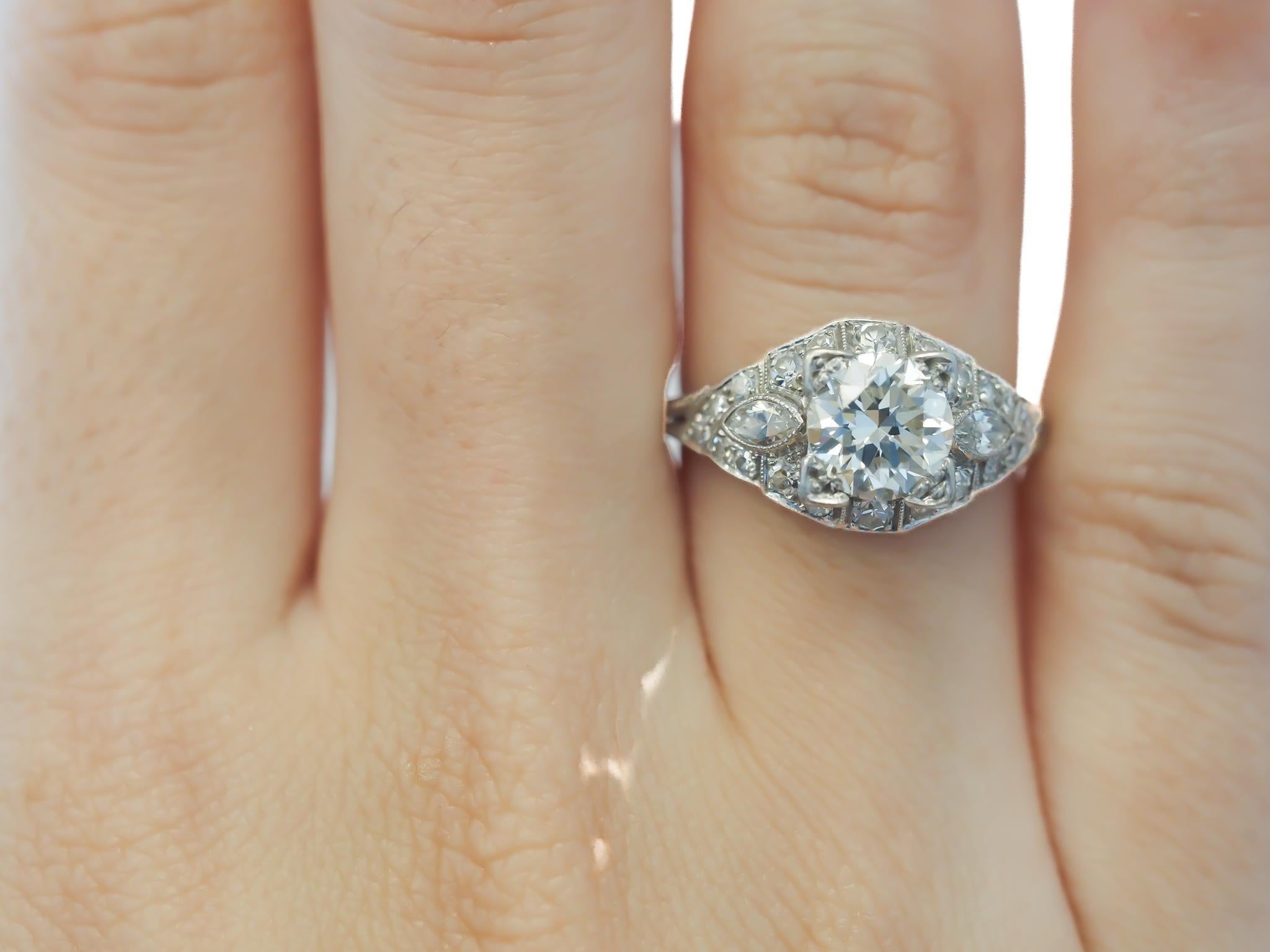 Verlobungsring aus Platin mit 1,30 Karat alteuropäischem Diamanten, ca. 1930er Jahre im Angebot 4