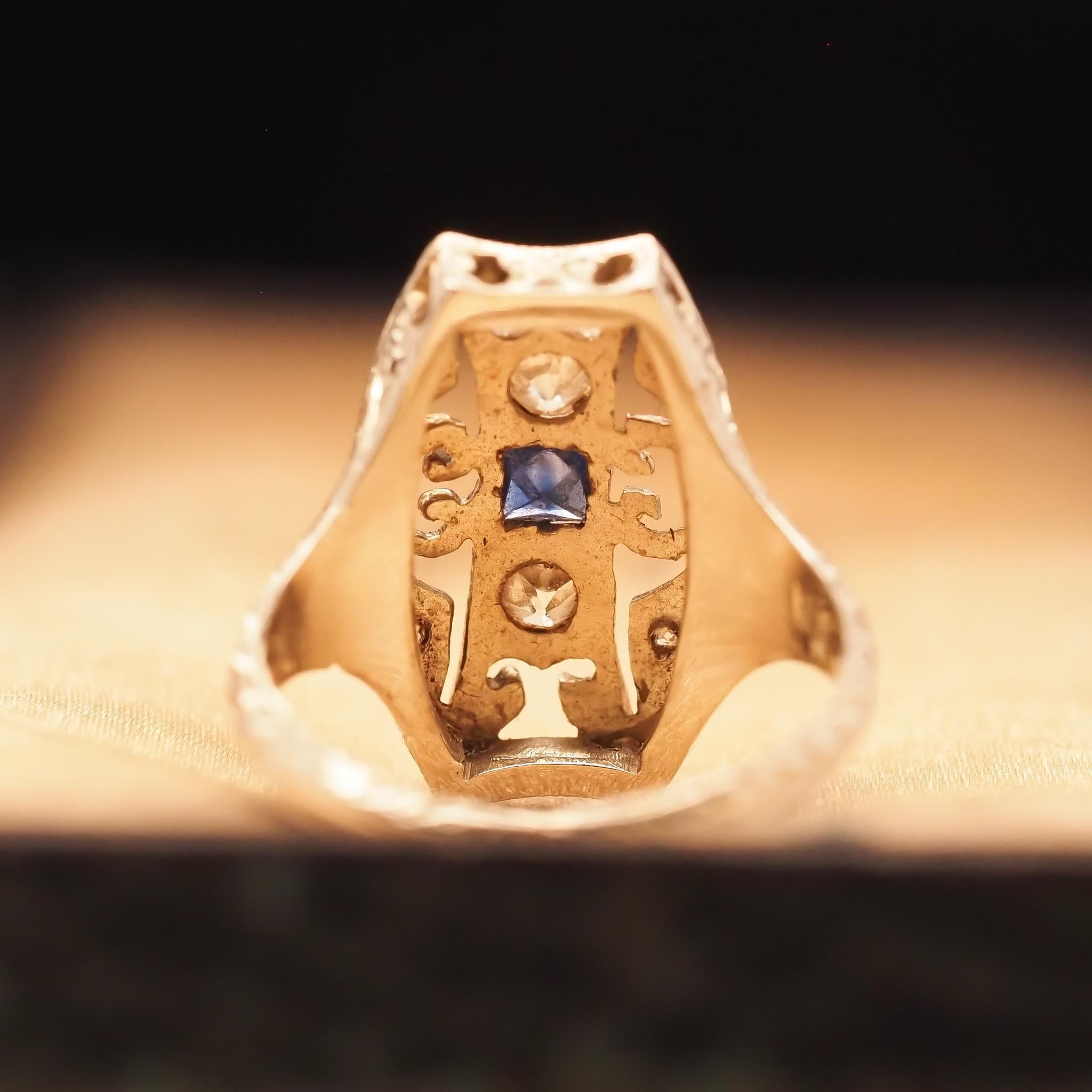 Circa 1930s 18K White Gold Belais Sapphire and Diamond Filigree Ring In Good Condition For Sale In Atlanta, GA