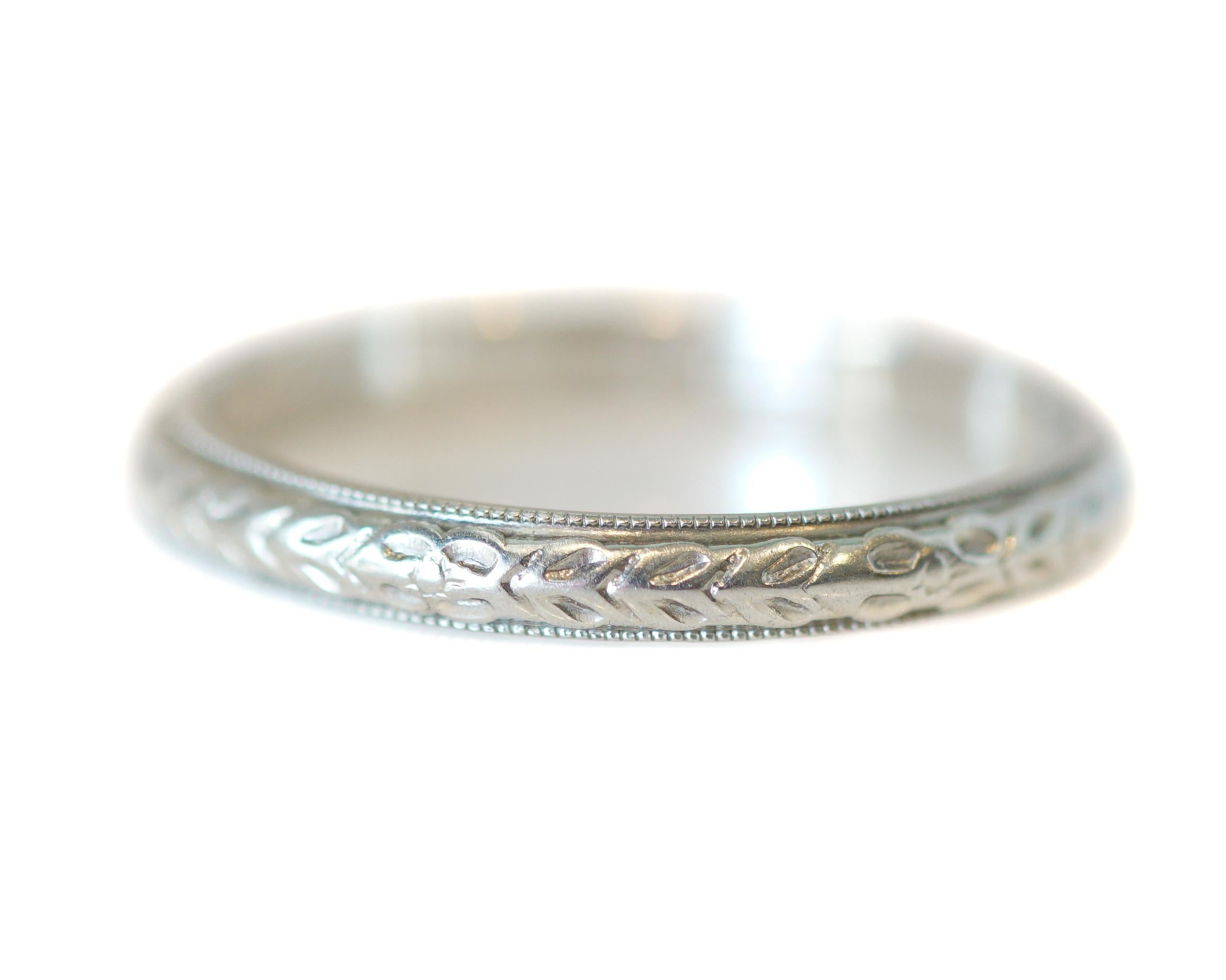 Art Deco 18 Karat White Gold Floral Etched Milgrain Wedding Band, circa 1930s