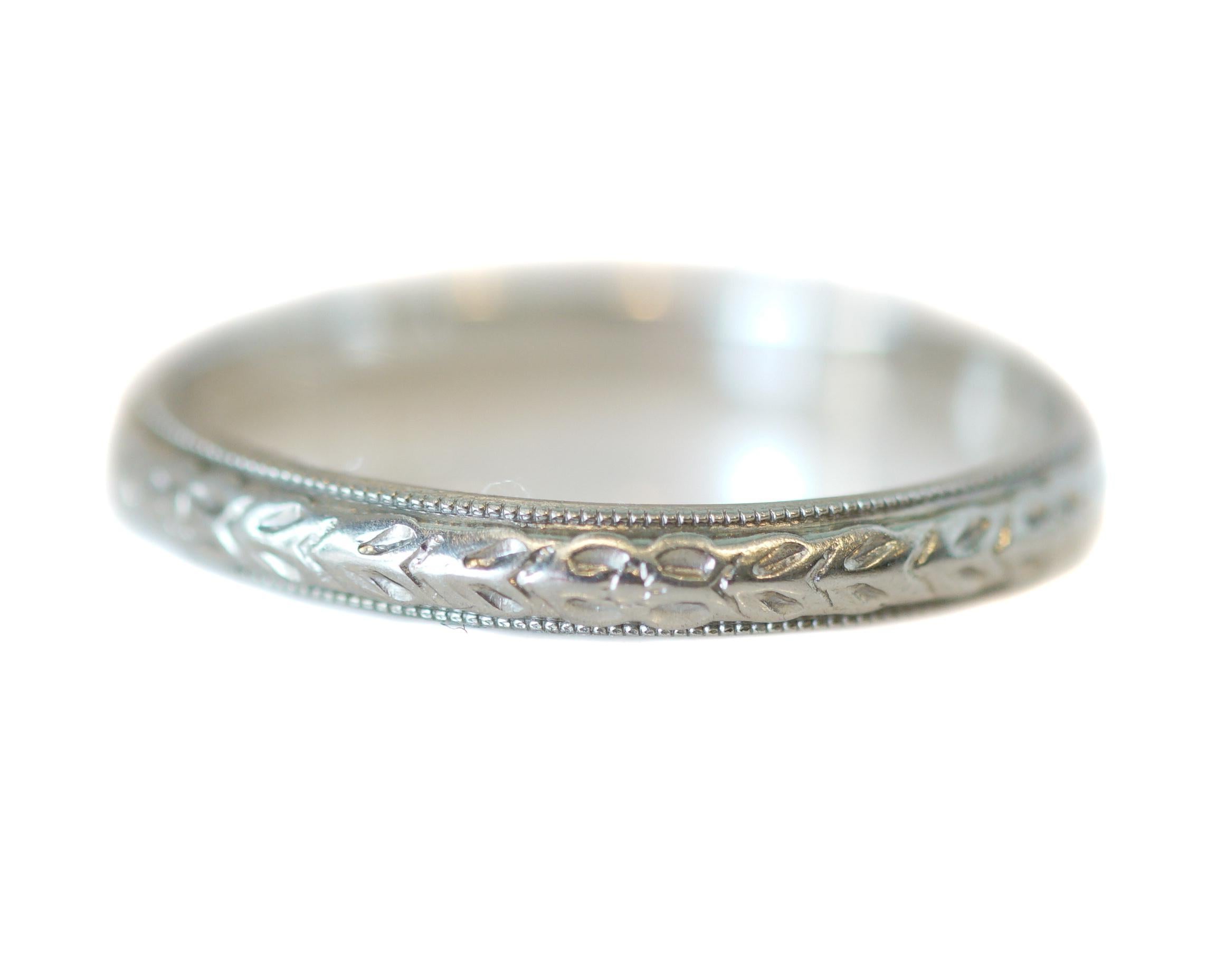 18 Karat White Gold Floral Etched Milgrain Wedding Band, circa 1930s In Good Condition In Addison, TX