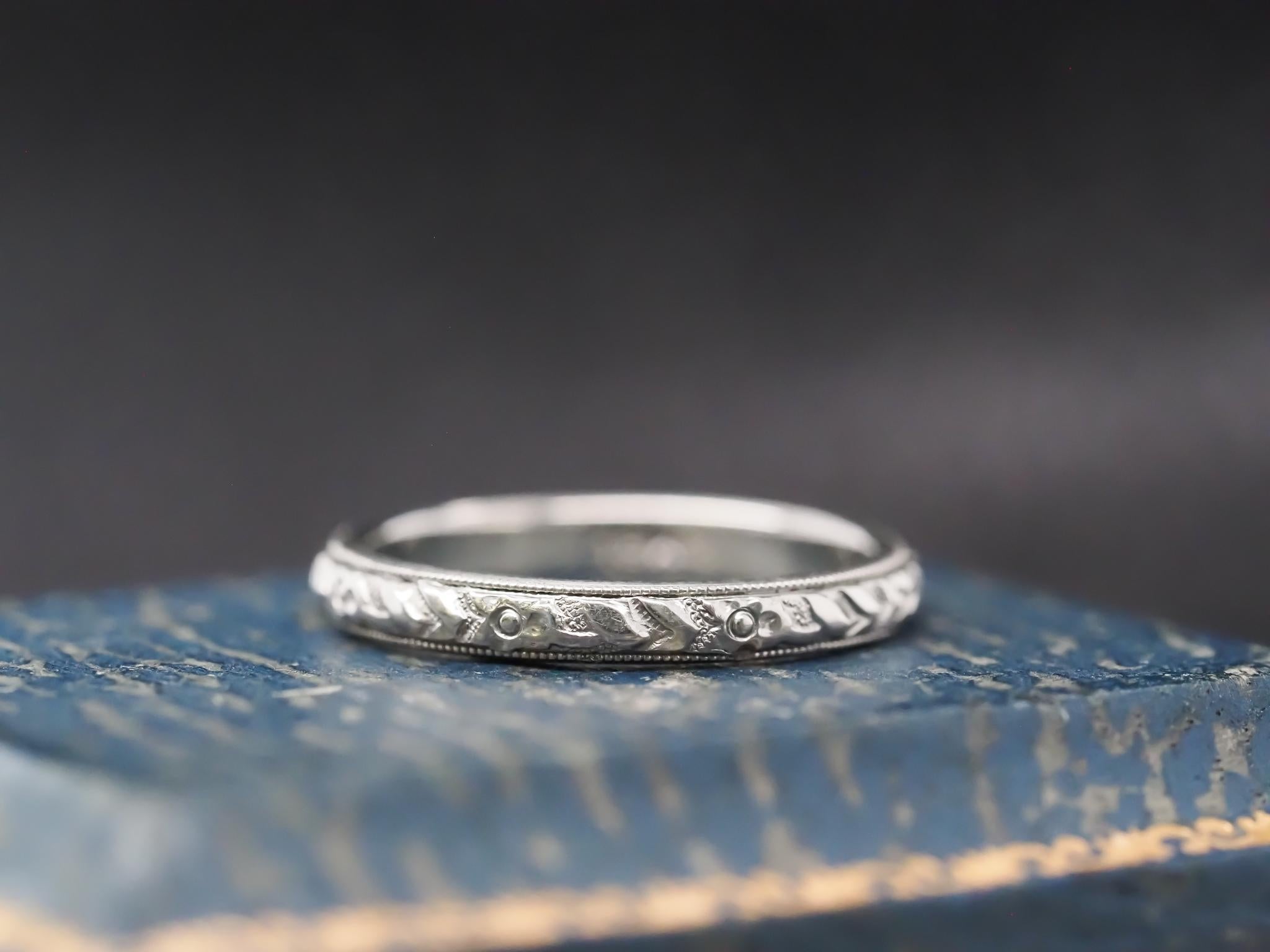 Circa 1930s 18K White Gold Hand Engraved Wedding Band Size 5 For Sale 1