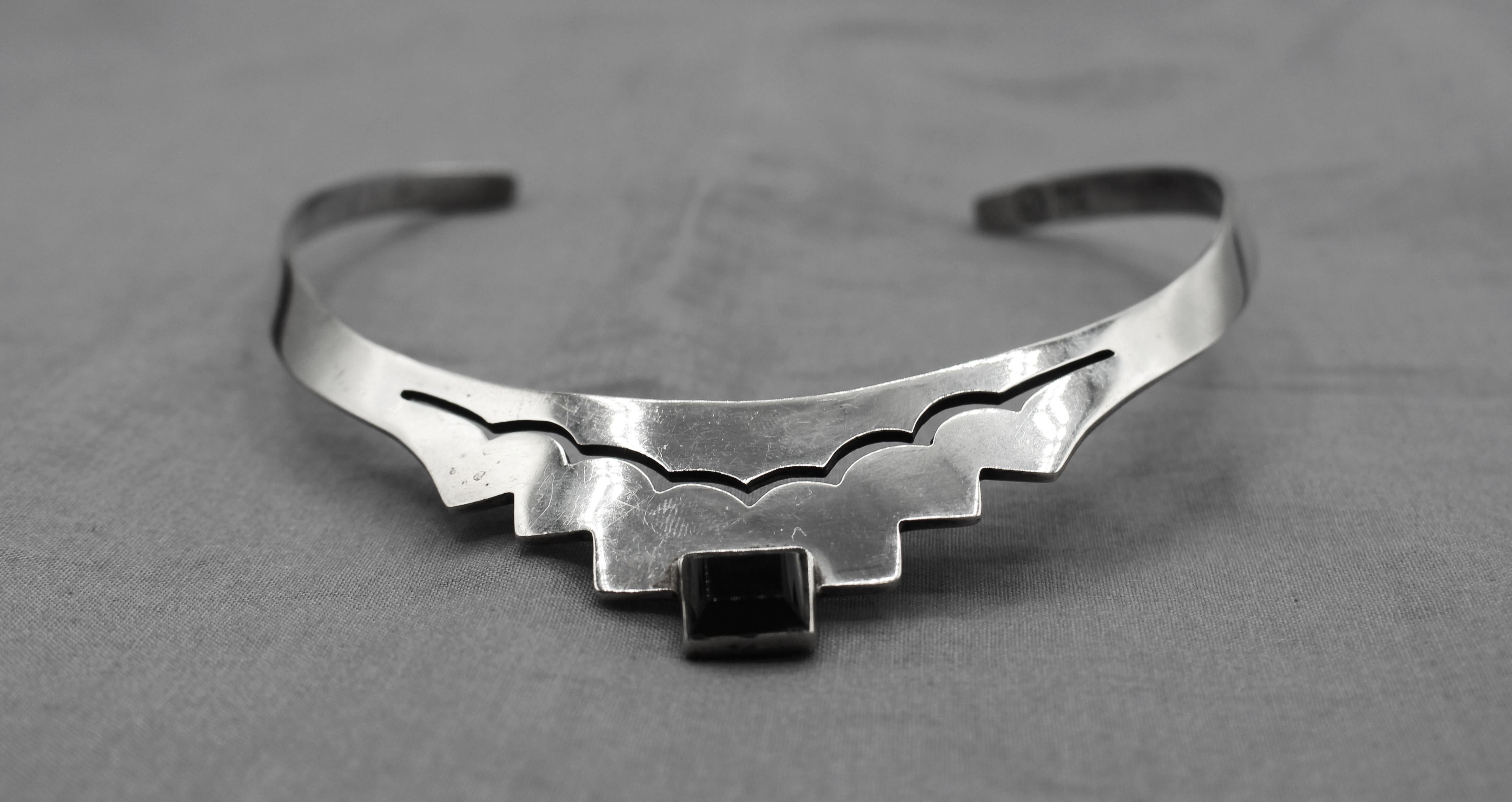 Sterling silver & onyx collar or choker necklace, Mexico. Art Deco-Art Modern. Cut-work design. Marked Mexico, Taxco, 0.925, TN-11?. 39 grams.
5.25