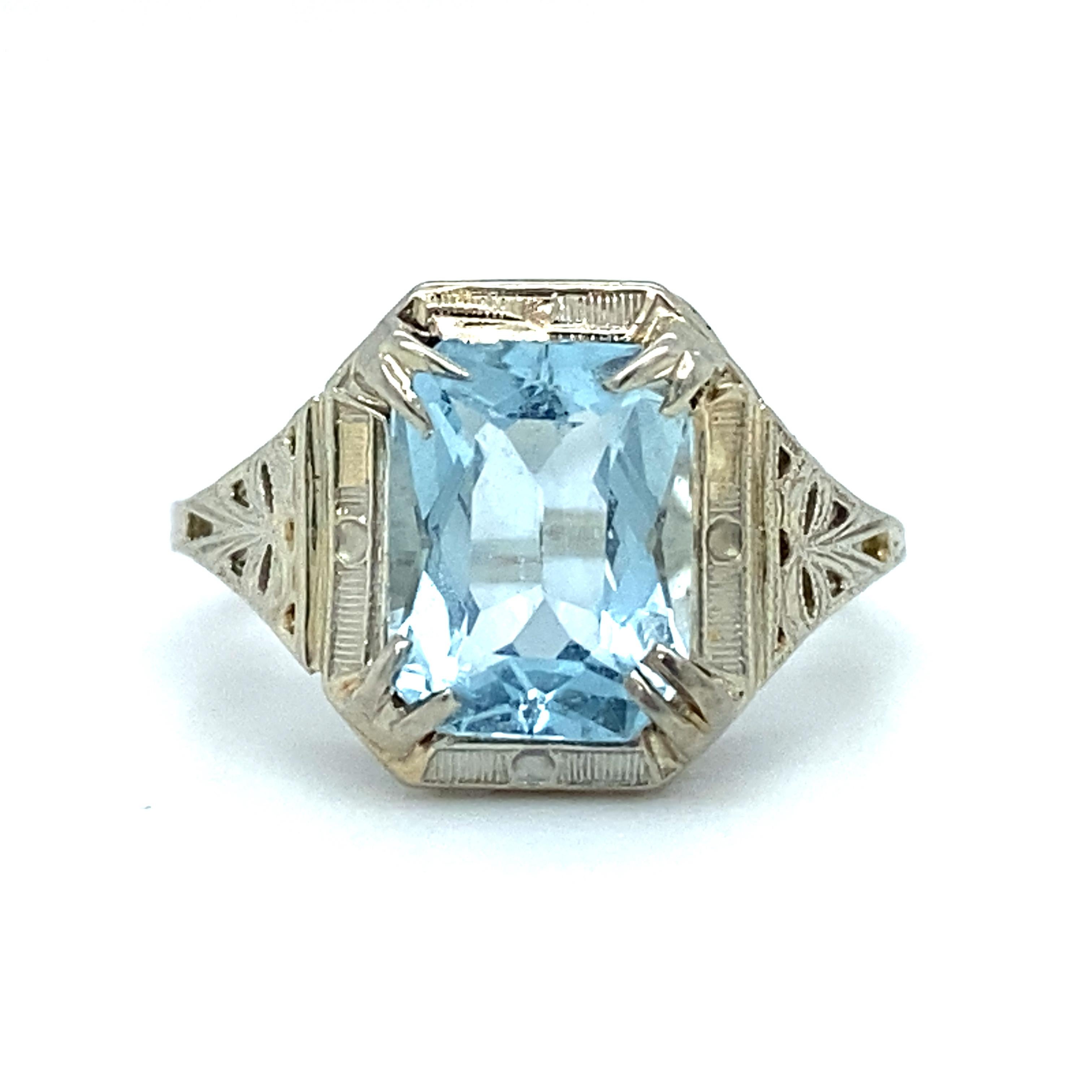 Circa 1930er Jahre Art Deco Aquamarin-Ring aus 18 Karat Weißgold im Zustand „Gut“ in Hicksville, NY