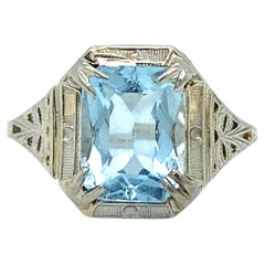 Circa 1930er Jahre Art Deco Aquamarin-Ring aus 18 Karat Weißgold