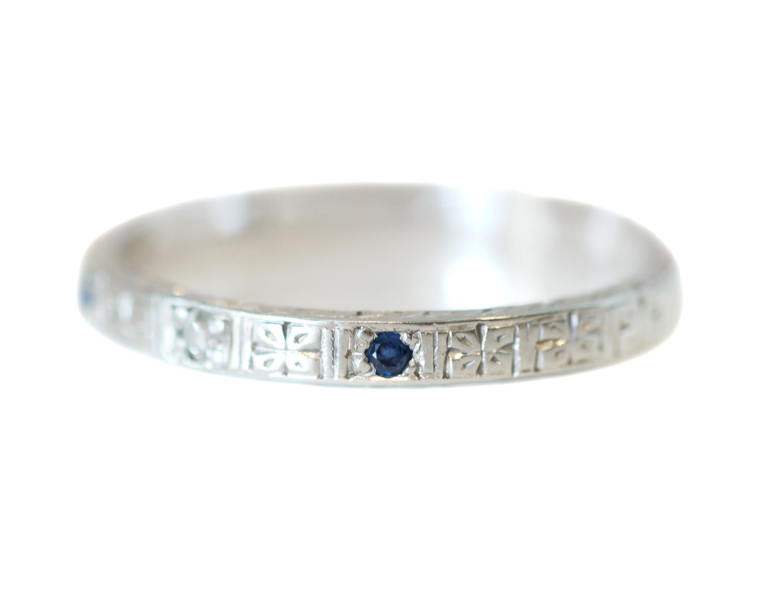 Art Deco Diamond and Sapphire Engraved 18 Karat Gold Vintage Band, circa 1930s In Good Condition In Addison, TX