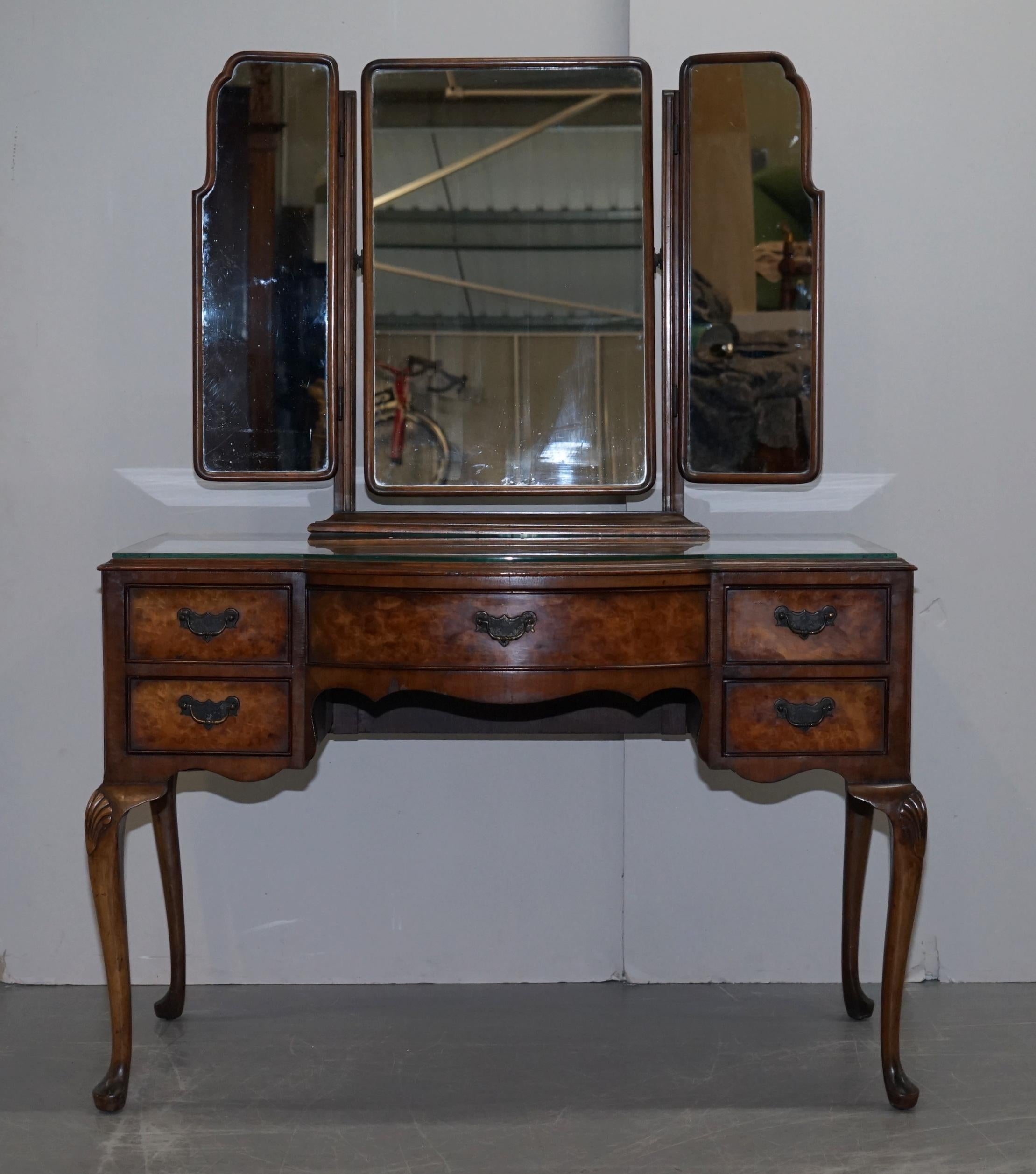 We are delighted to offer for sale this stunning circa 1930s burr and burl walnut dressing table with tri-folding mirrors

This dressing really is exquisite, the walnut simply glows in the right light, the tri-fold mirrors are easily adjustable

We