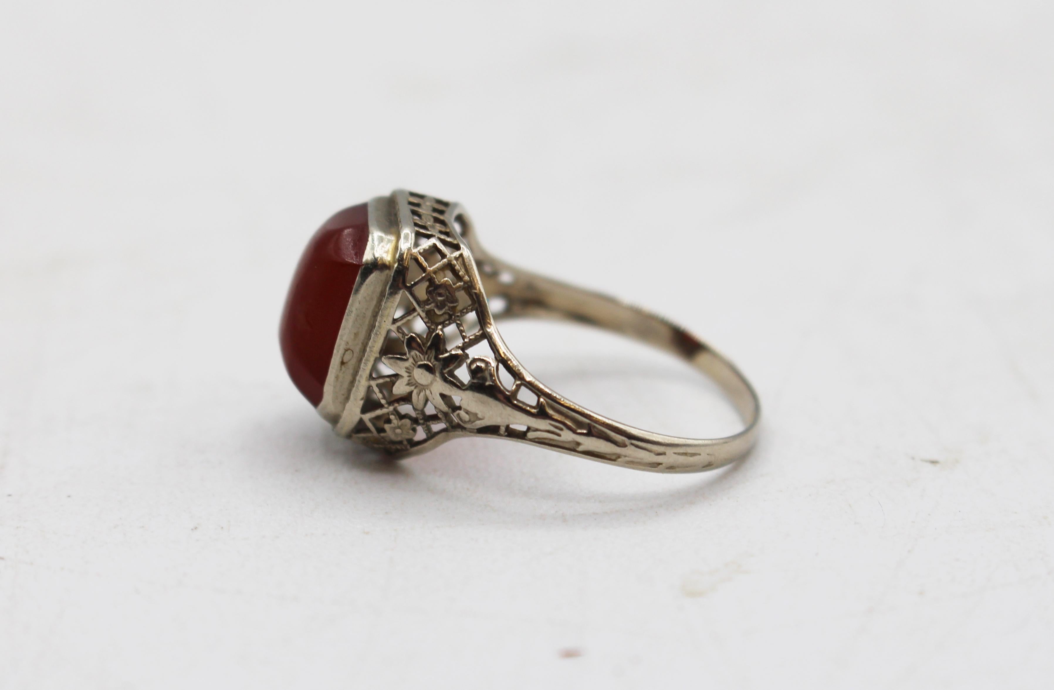 Anello con corniola e filigrana in oro bianco 14 carati del 1930 circa In condizioni buone in vendita a Chapel Hill, NC