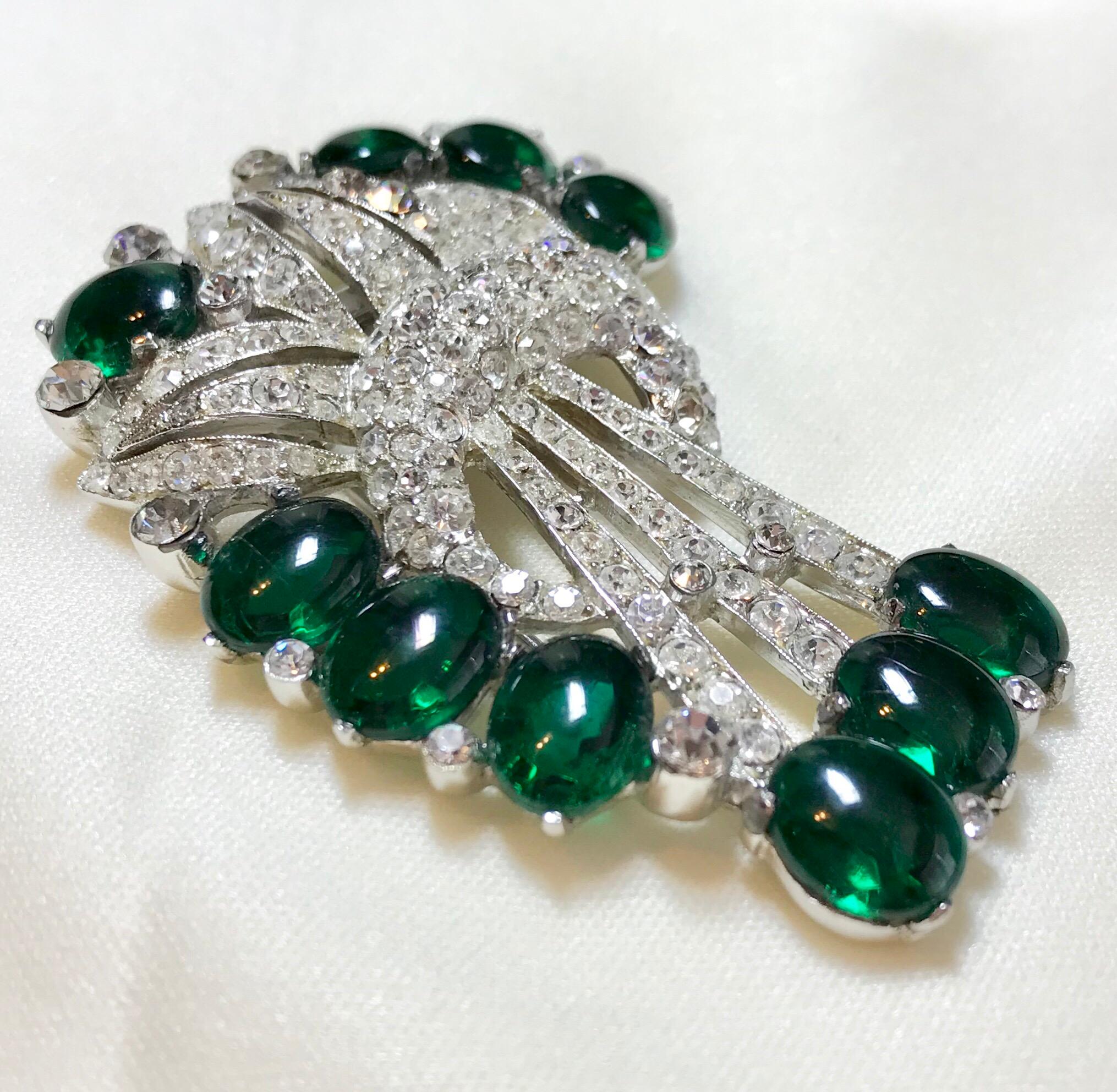 Circa 1930s Coro Emerald Green Cabochon & Rhinestone Brooch/Clip In Good Condition For Sale In Long Beach, CA