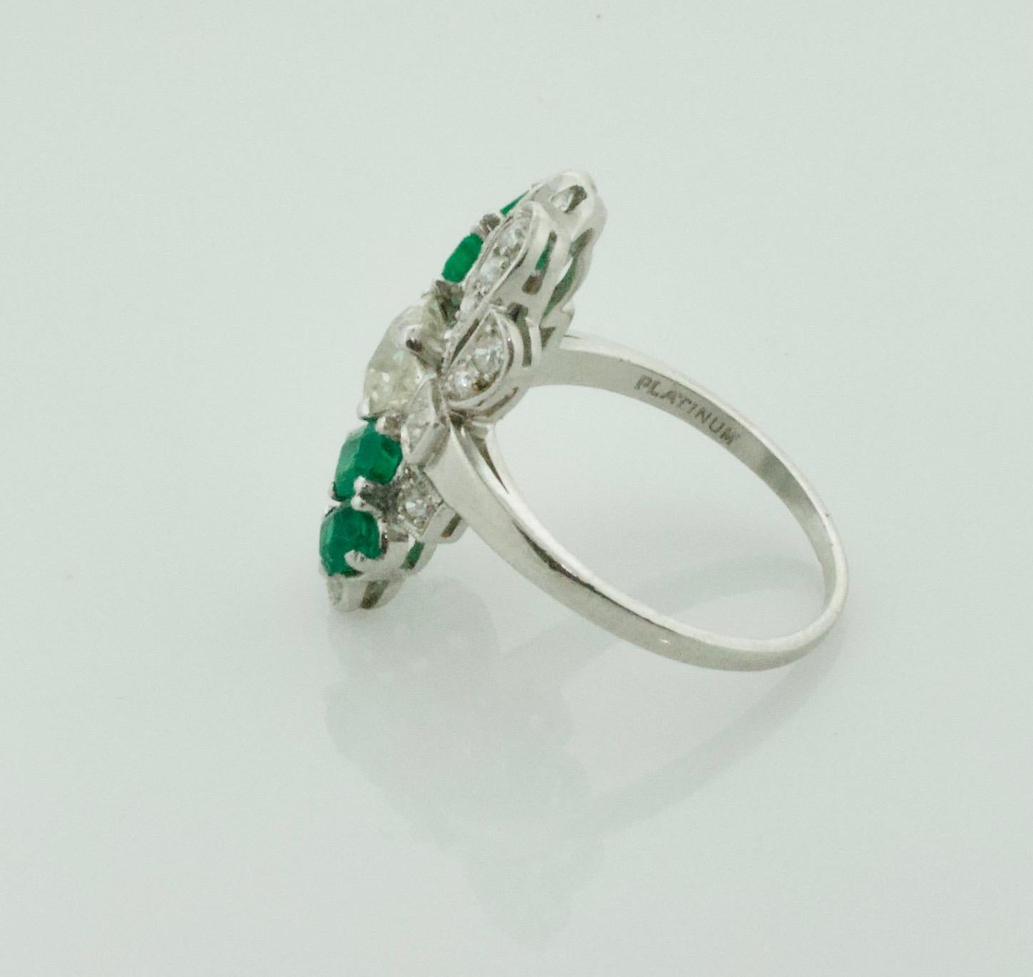Diamond and Emerald Ring in Platinum, circa 1930s In Good Condition In Wailea, HI