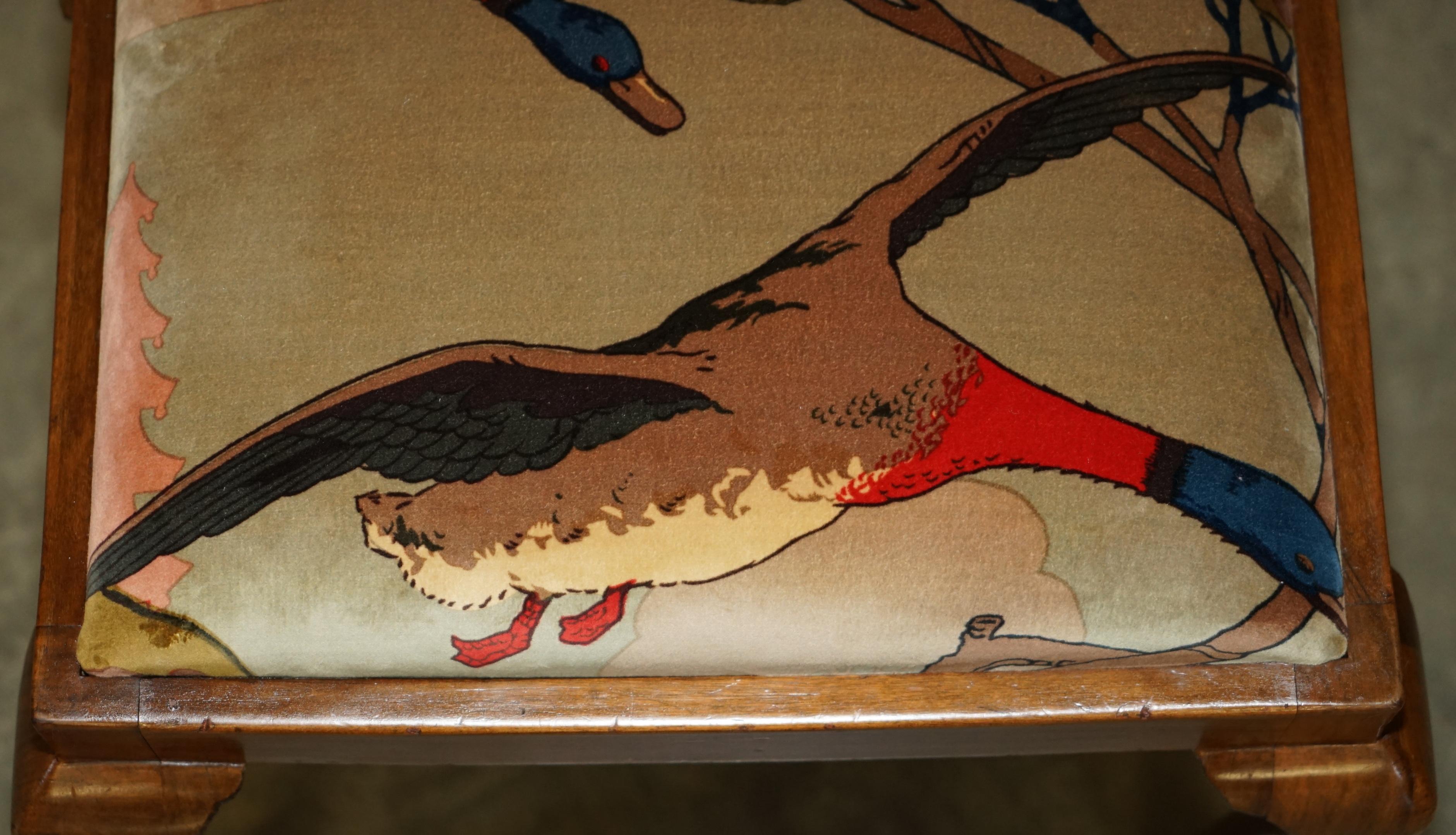 Mid-20th Century CIRCA 1930's ENGLISH WALNUT MULBERRY FLYING DUCKS VELVET DRESSING TABLE STOOL For Sale