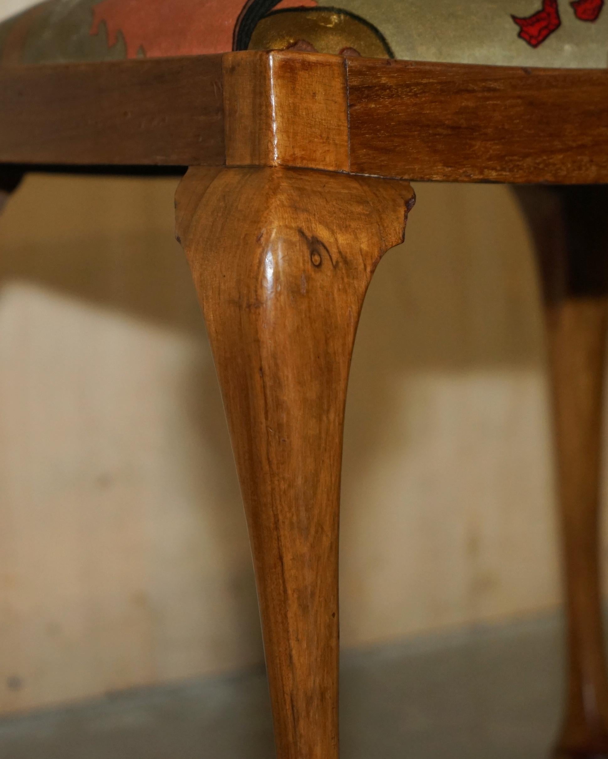 CIRCA 1930's ENGLISH WALNUT MULBERRY FLYING DUCKS VELVET DRESSING TABLE STOOL For Sale 1