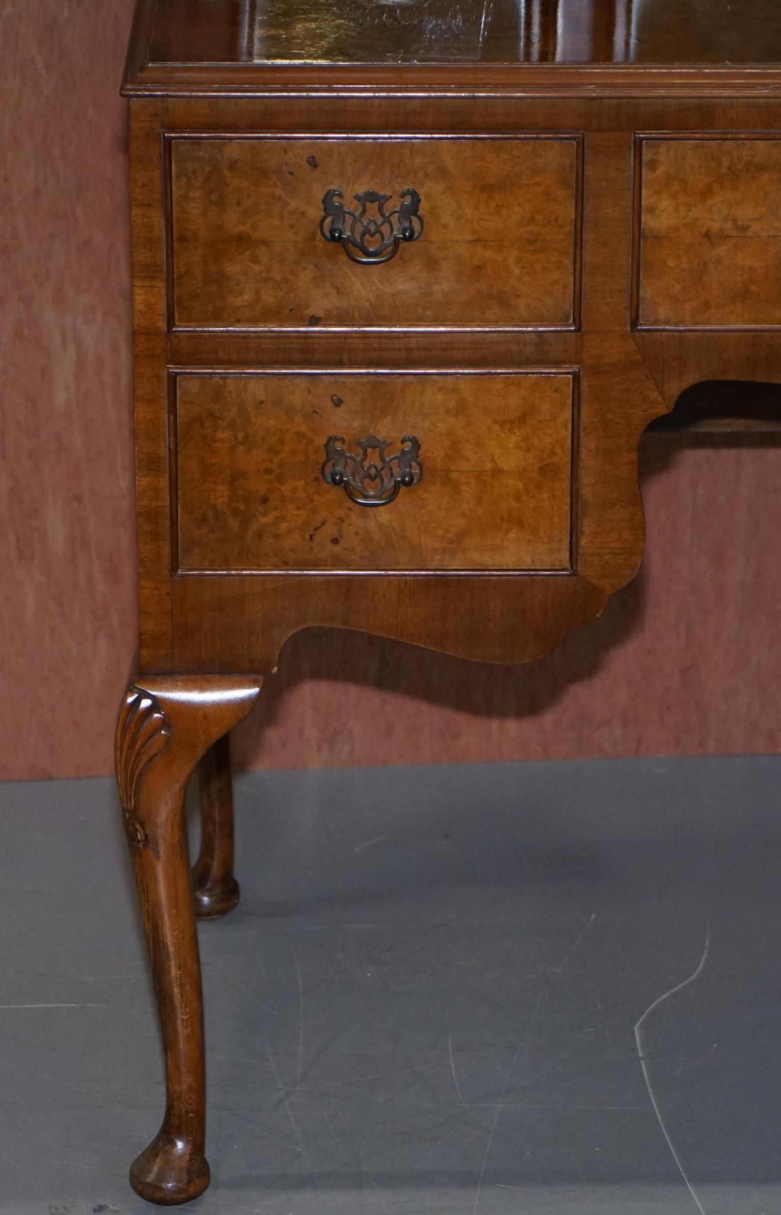 Figured Walnut Dressing Table & Stool Part of Suite Trifold Mirrors, circa 1930s 3