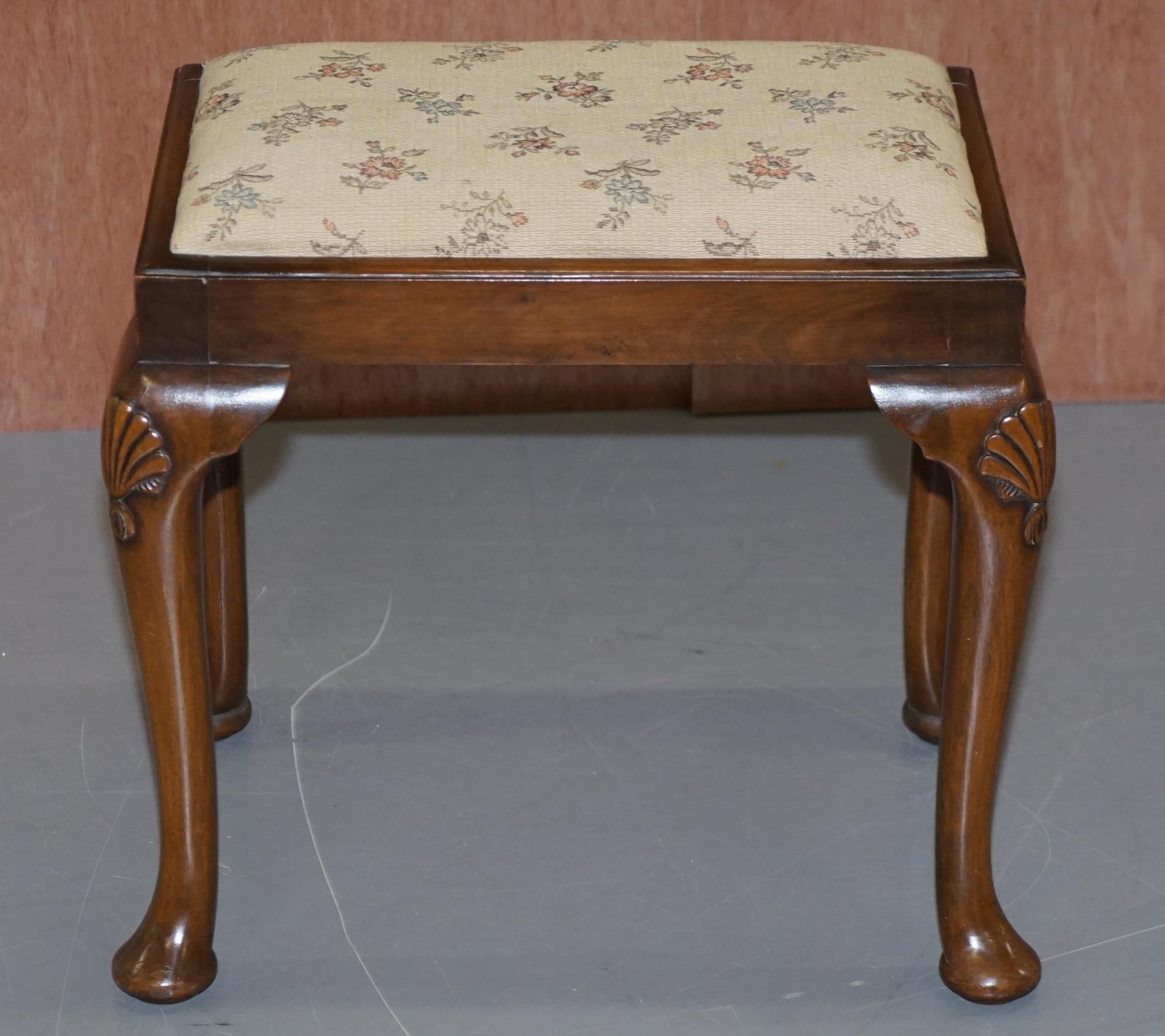 Figured Walnut Dressing Table & Stool Part of Suite Trifold Mirrors, circa 1930s 8
