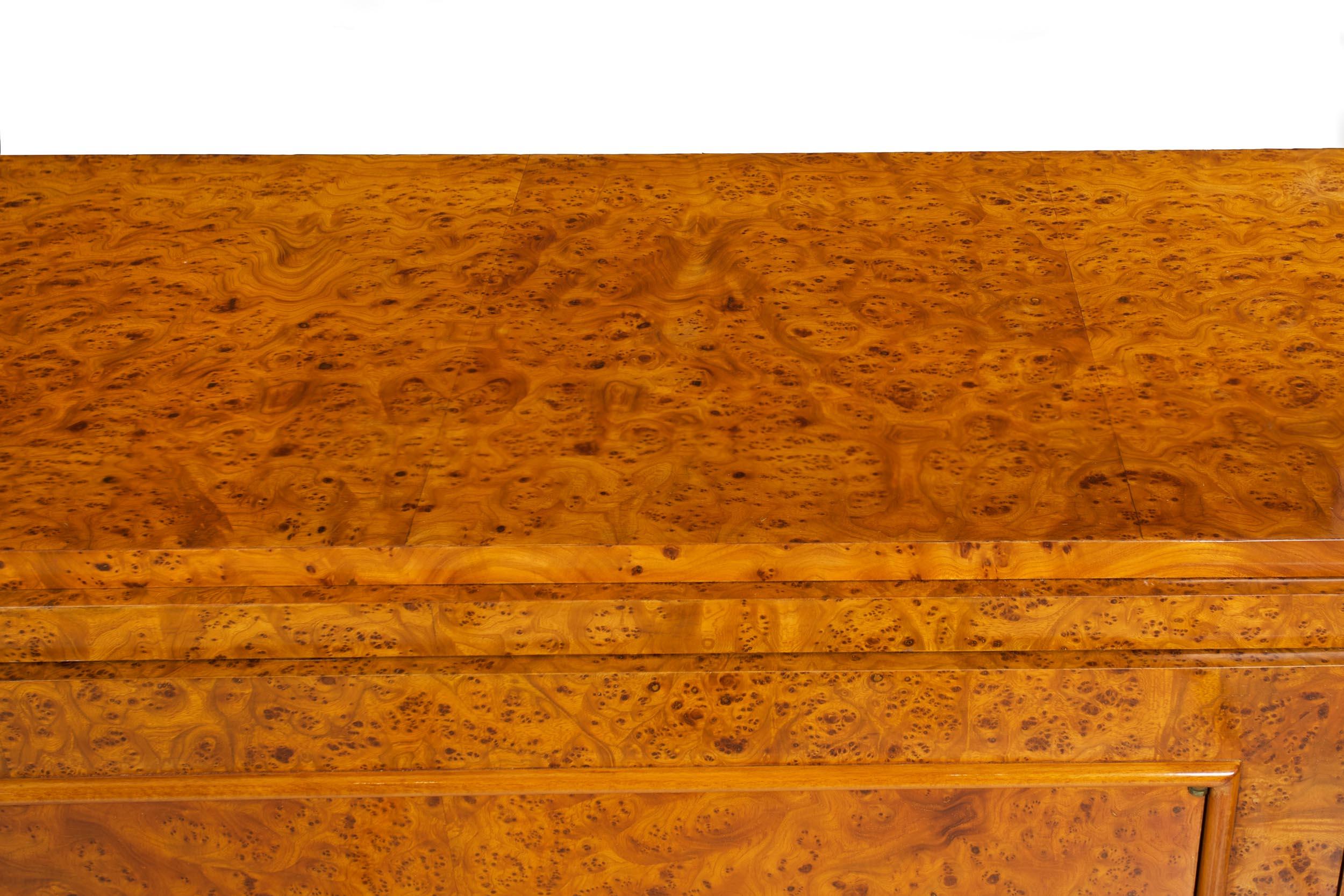 Crédence en ronce de bois d'olivier Art Déco française des années 1930, 118 pouces de large en vente 3