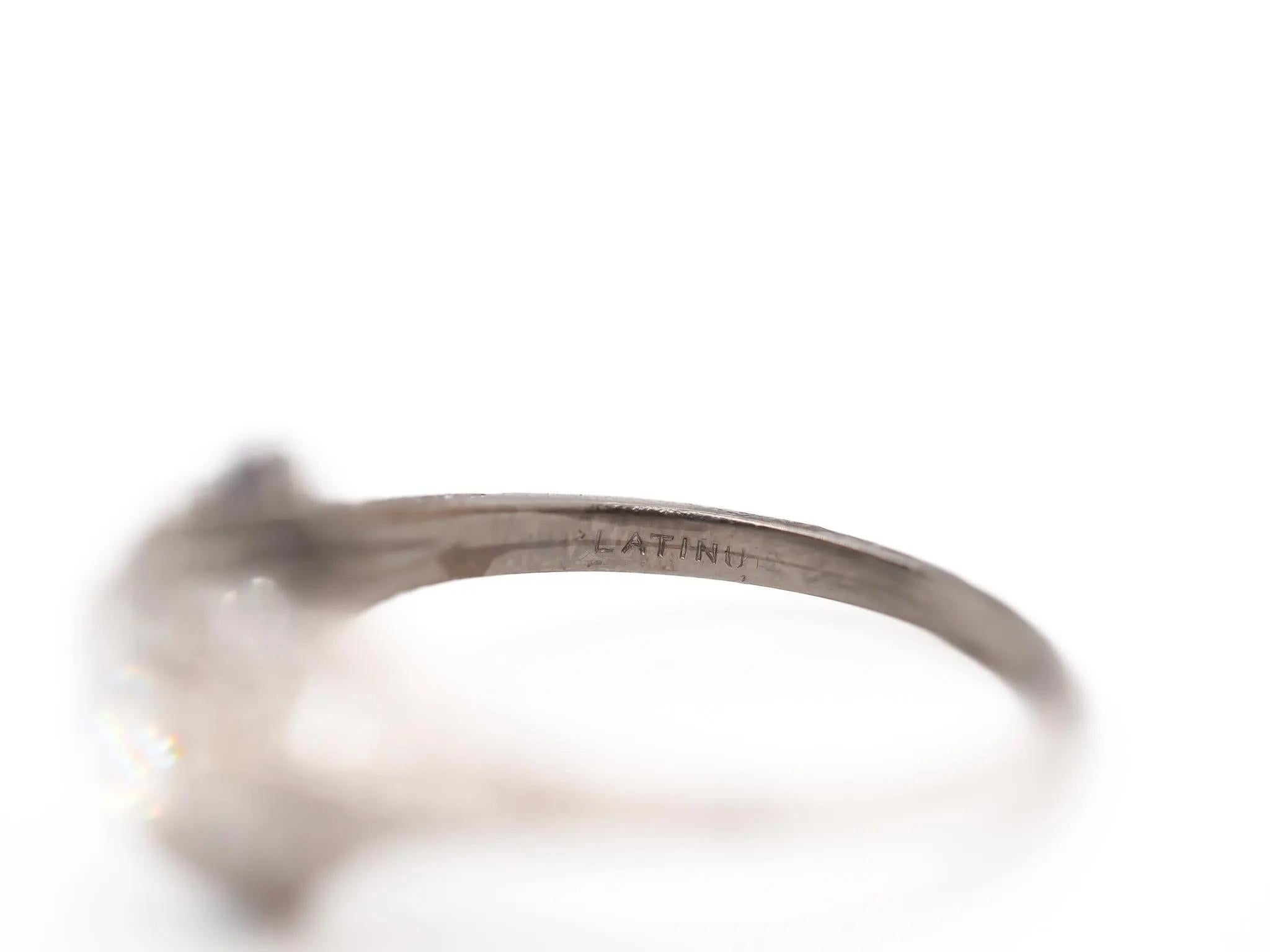 Jahr: 1930er Jahre

Artikel-Details:
Ring Größe: 6.5
Metall-Typ: Platin [gepunzt und geprüft]
Gewicht: 3.0 Gramm

Zentrum Diamant Details:

GIA Bericht Nr.: 7235180040
Gewicht: 1,03ct Gesamtgewicht
Schliff: Alter europäischer Brillant
Farbe: