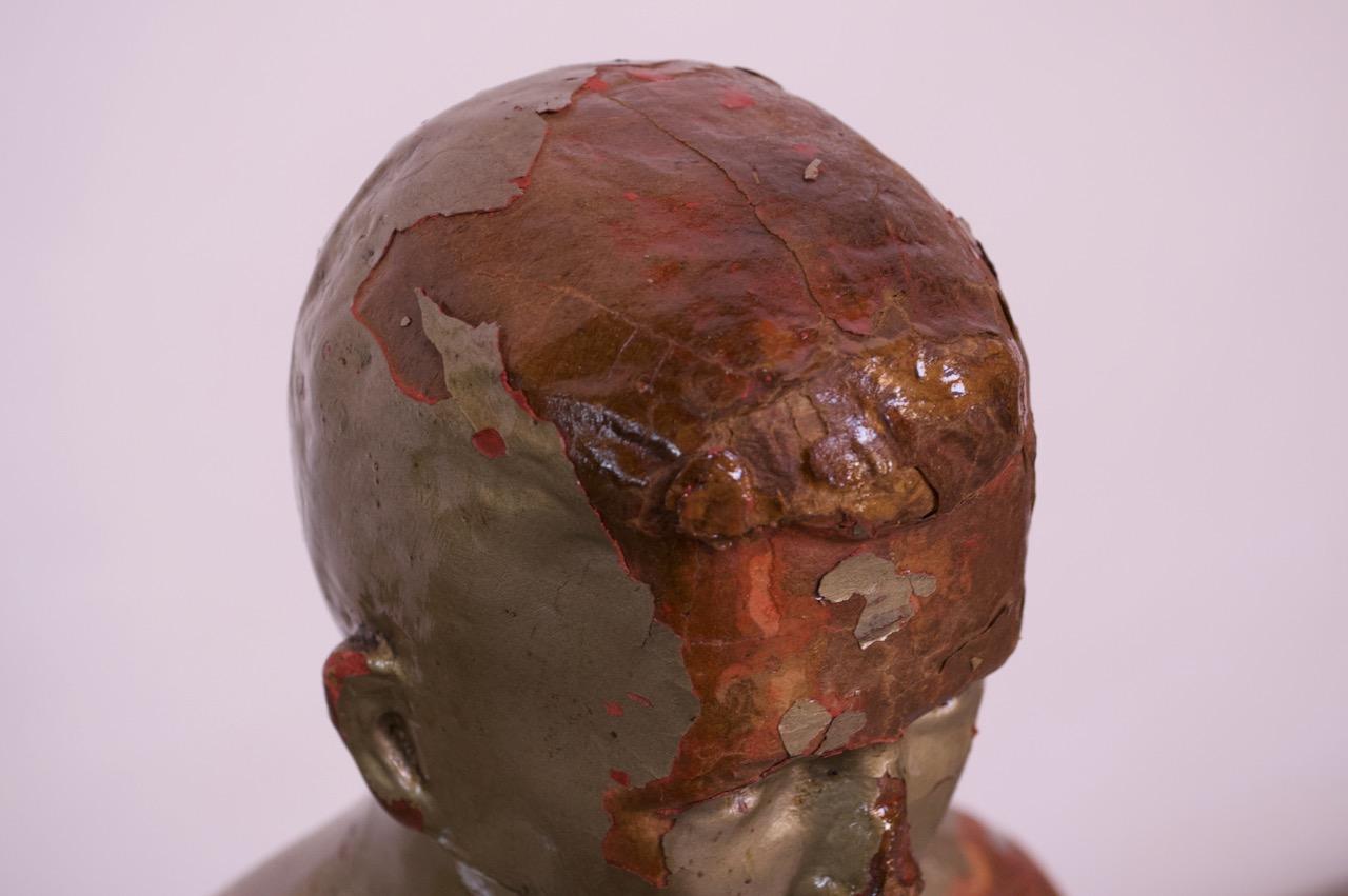 Maniquí / Escultura de papel maché dorado 