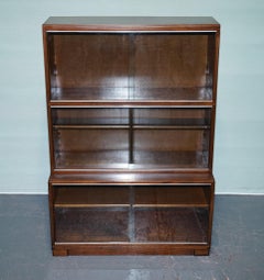 CIRCA 1930 Minty of Oxford, libreria a tre ripiani con ante in vetro, armadio a muro