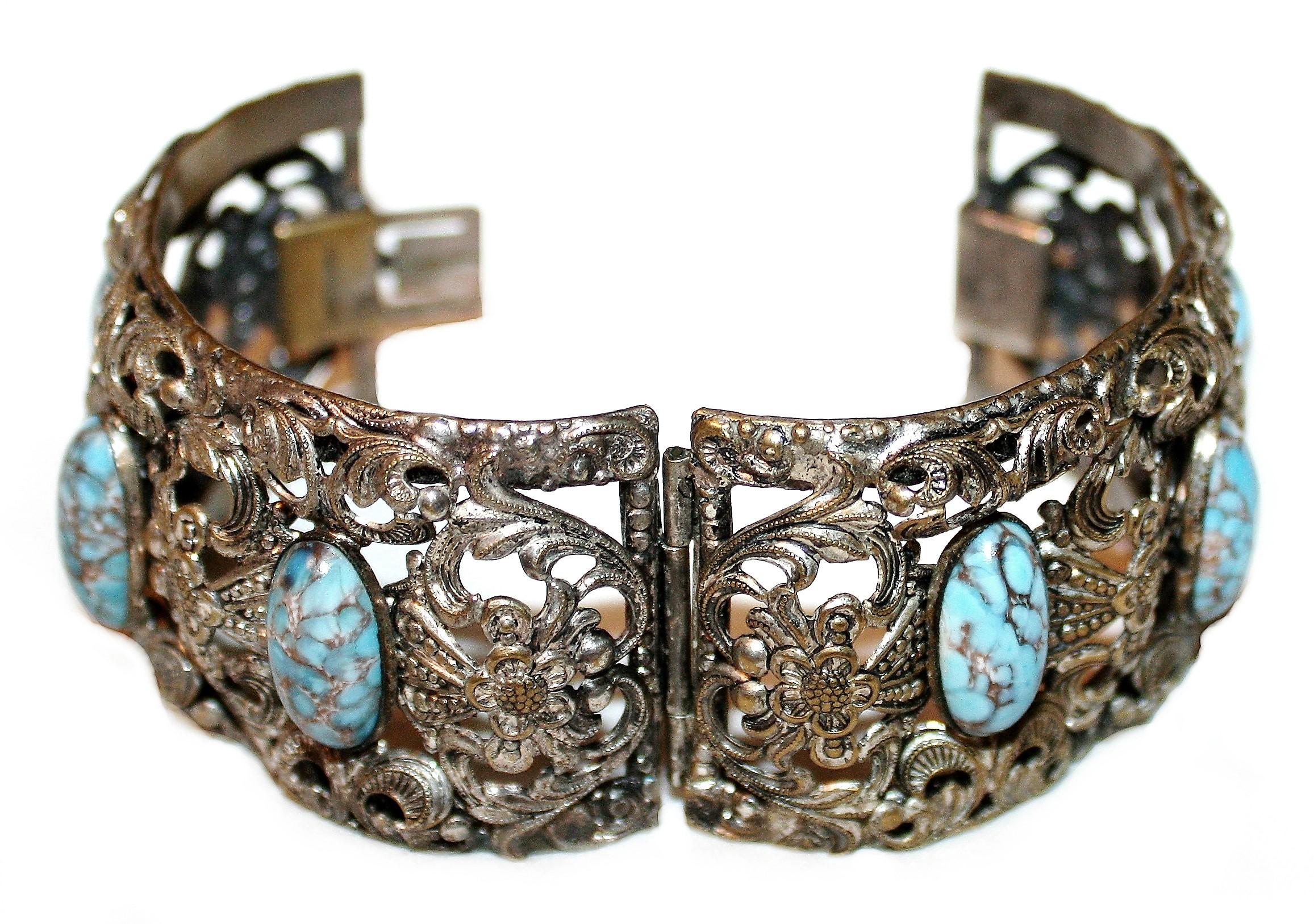 Circa 1930s Plated Brass & Blue Glass Cabochon Hinged Bangle im Zustand „Gut“ im Angebot in Long Beach, CA