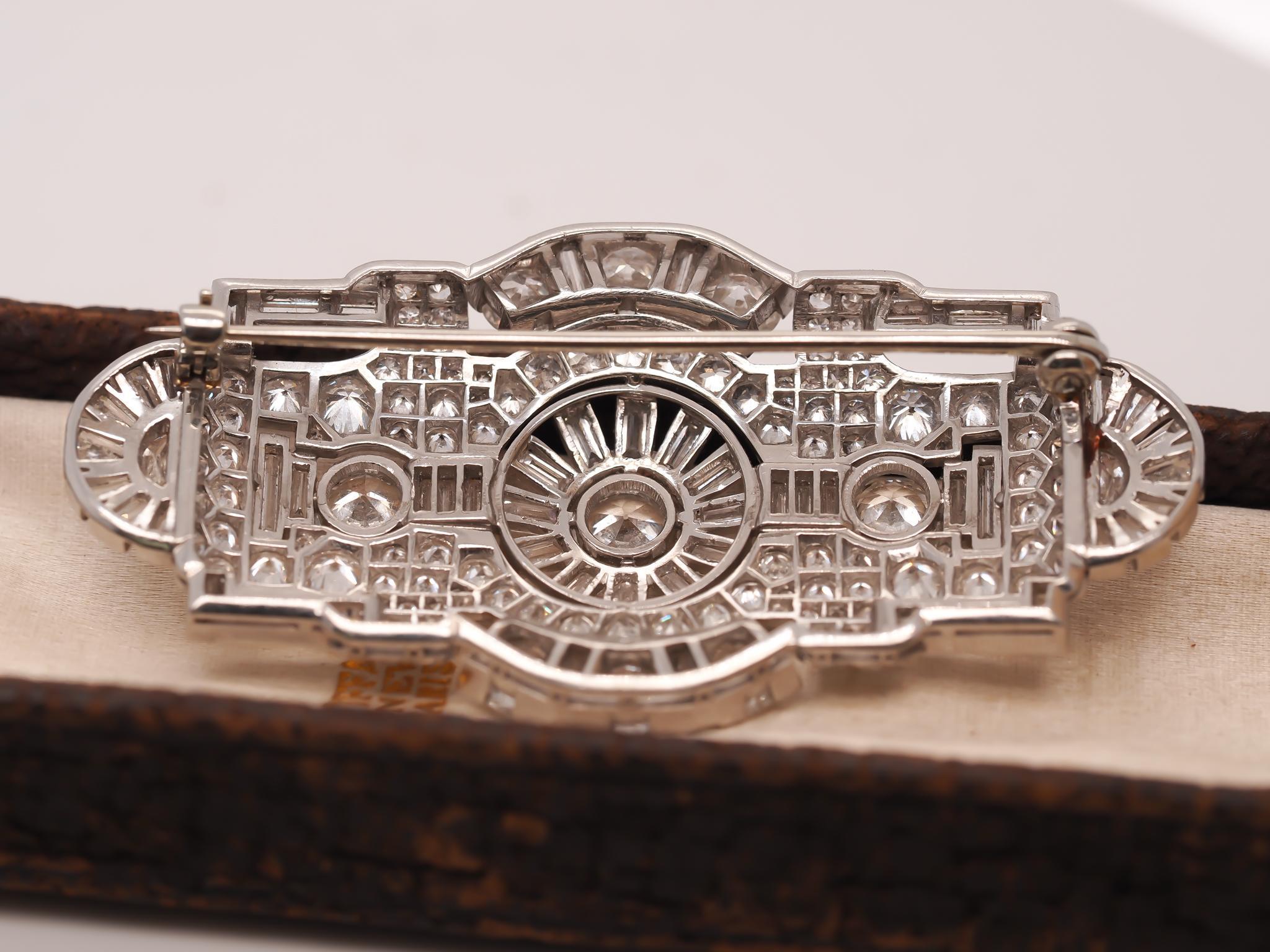 Circa 1930s Platinum Art Deco Ornate Diamond Brooch For Sale 2