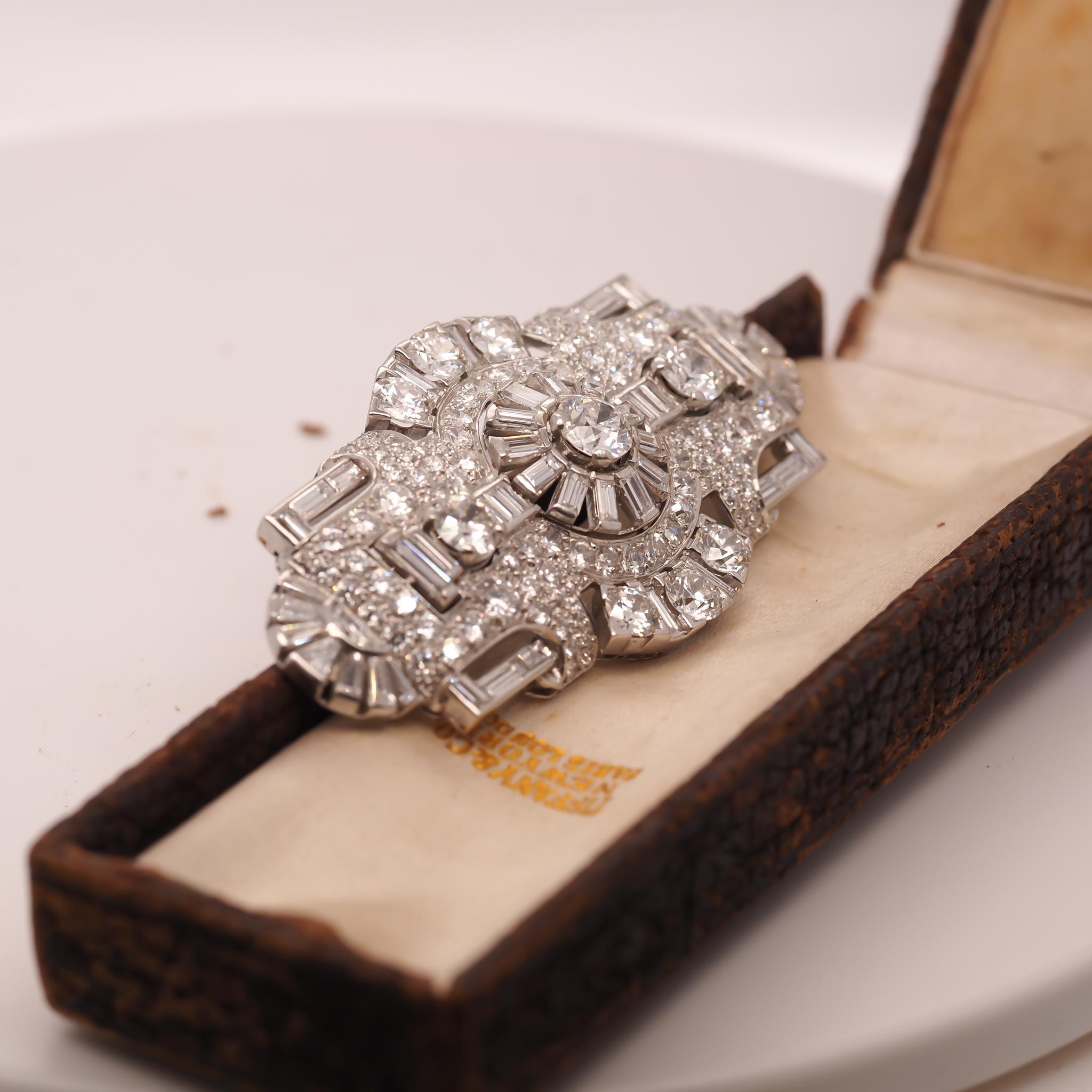 Circa 1930s Platinum Art Deco Ornate Diamond Brooch For Sale 3